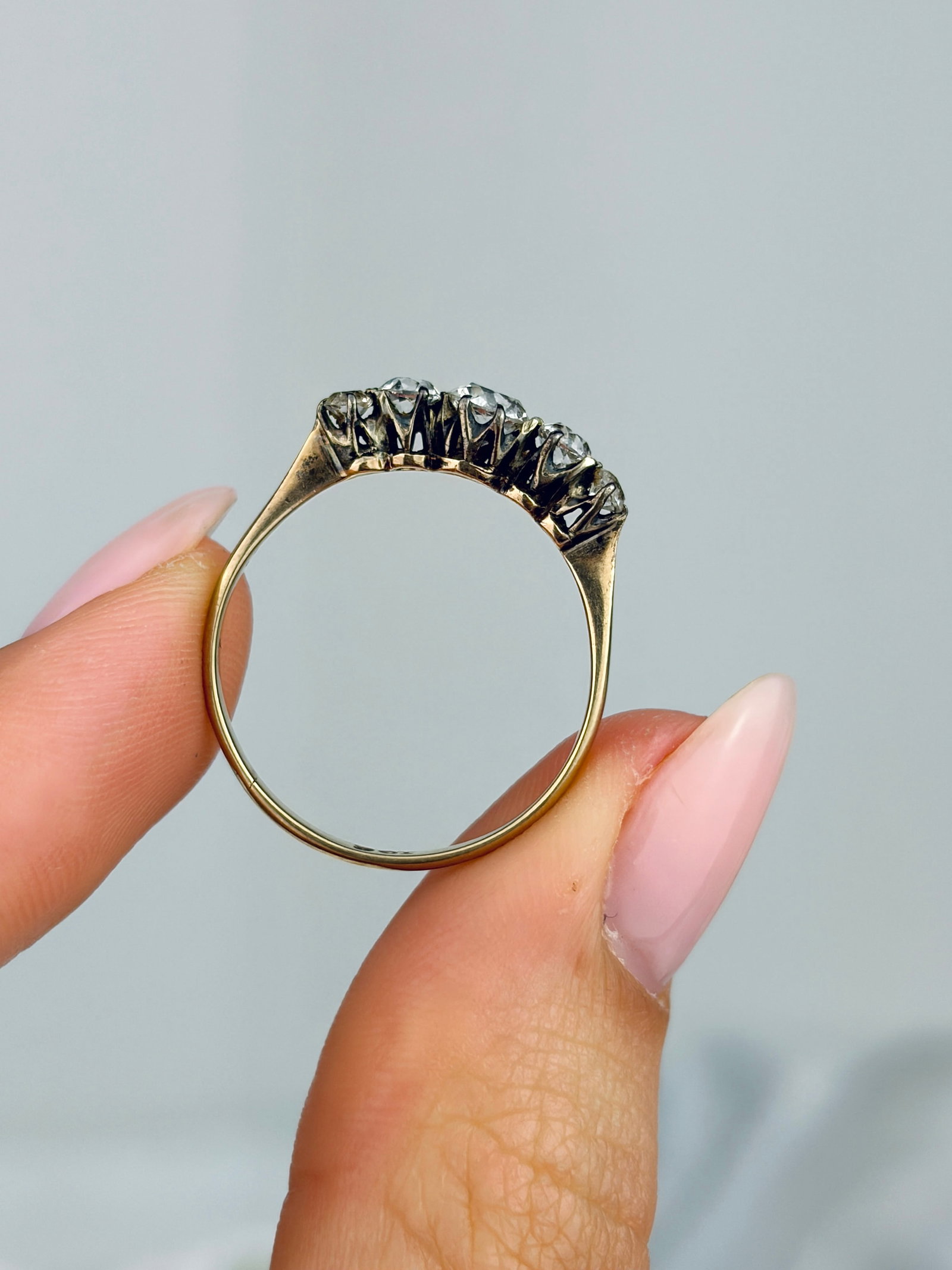 ANTIQUE 9CT YELLOW GOLD DIAMOND 5 STONE RING - 6