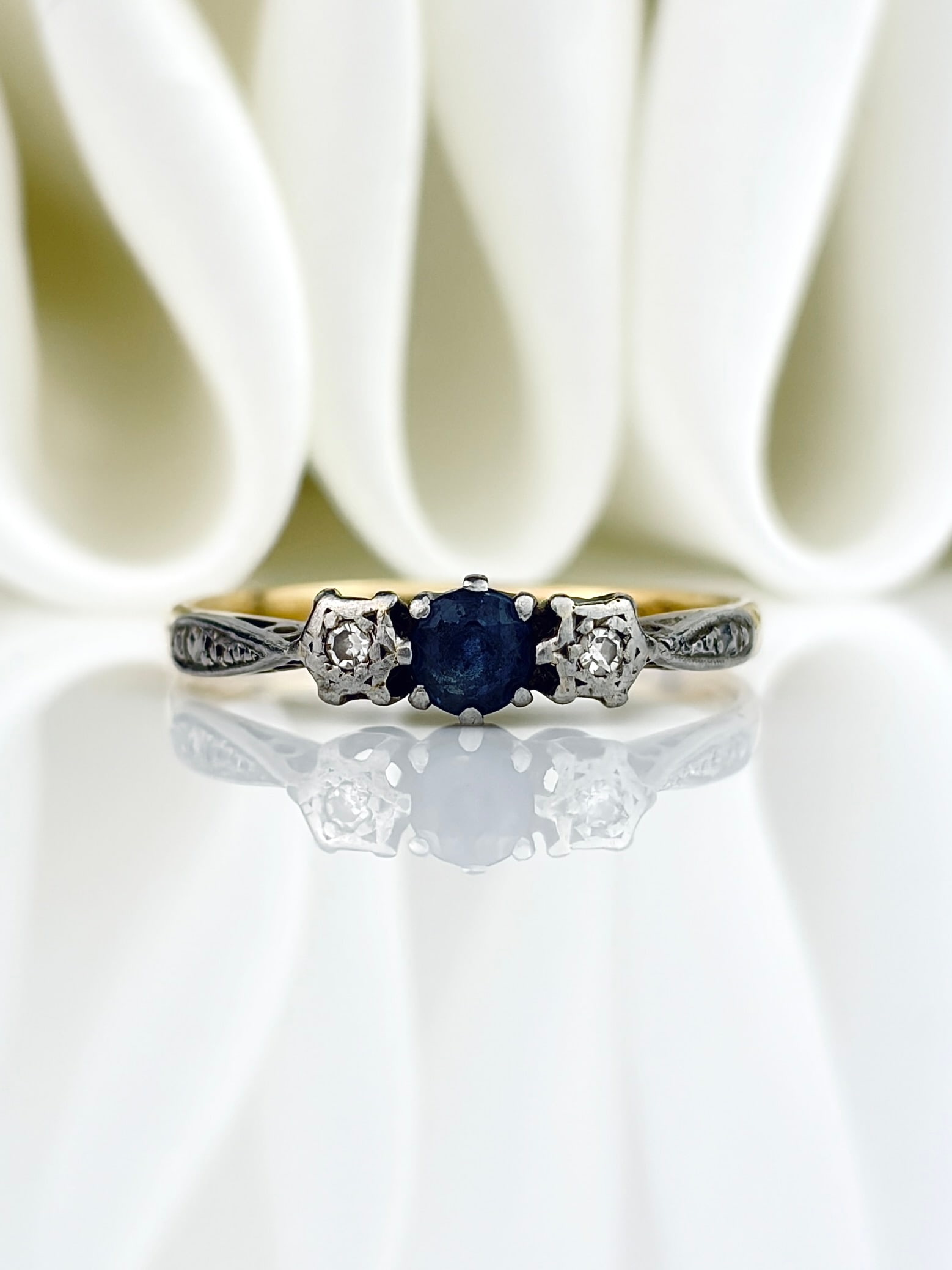 ANTIQUE ART DECO 18CT GOLD AND PLATINUM SAPPHIRE AND DIAMOND 3 STONE RING (1 of 9)