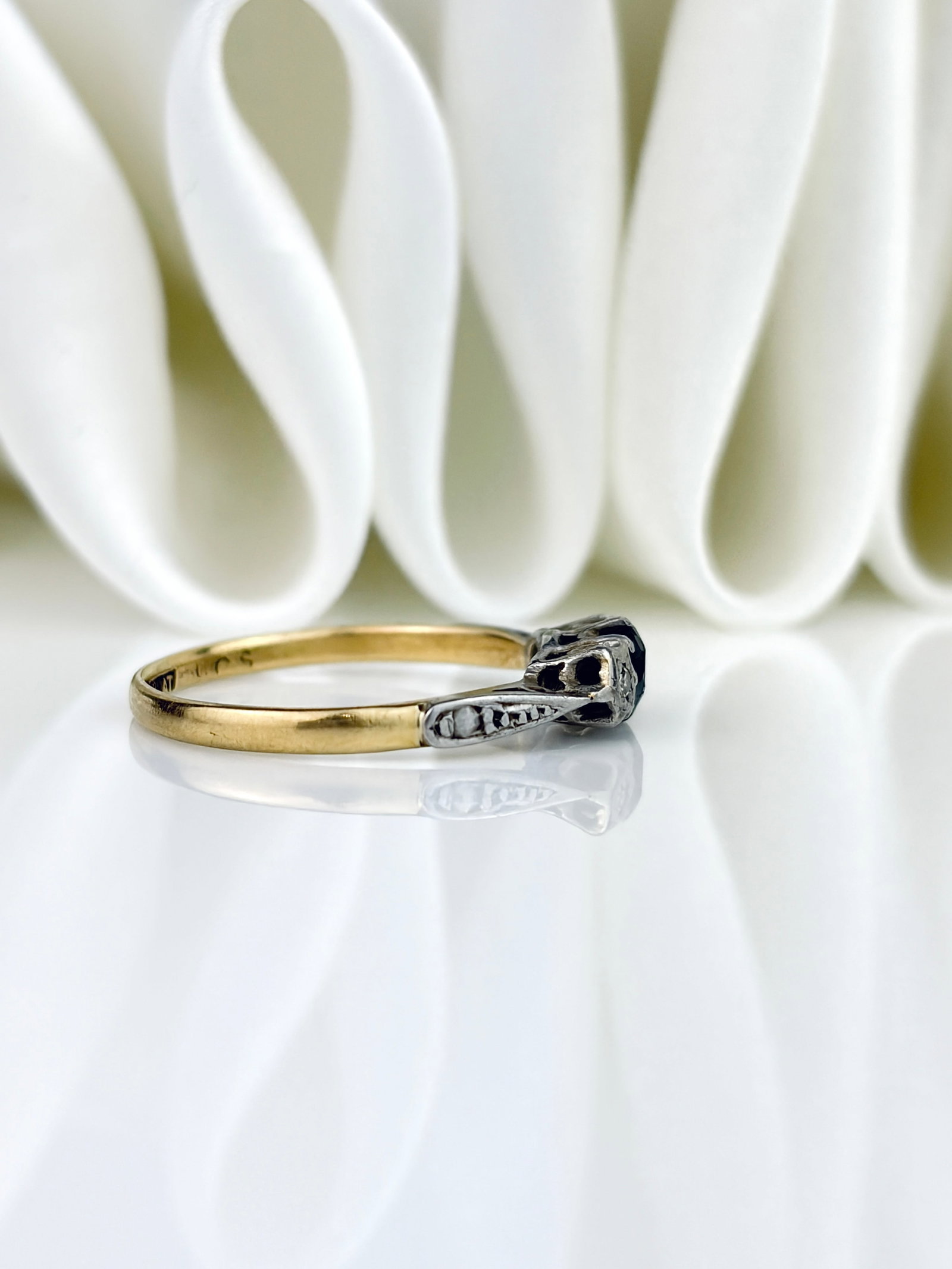 ANTIQUE ART DECO 18CT GOLD AND PLATINUM SAPPHIRE AND DIAMOND 3 STONE RING - 9