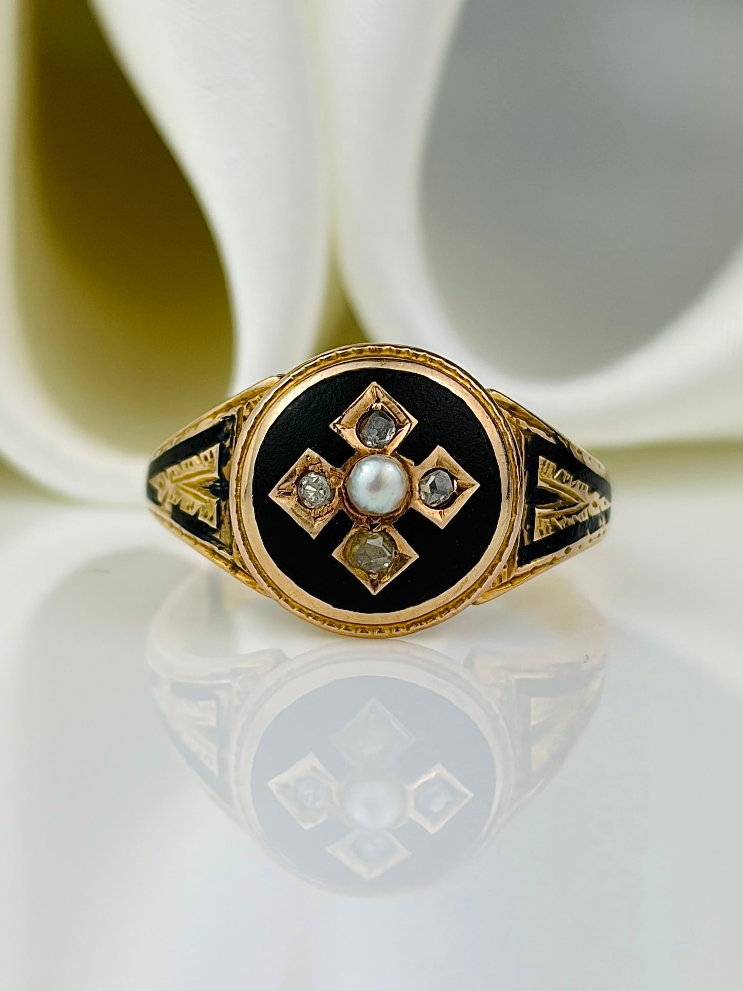 antique 15ct yellow gold diamond and pearl black enamel locket back ring: antique 15ct yellow gold diamond and pearl black enamel locket back ring A stunning piece of history and craftsmanship!