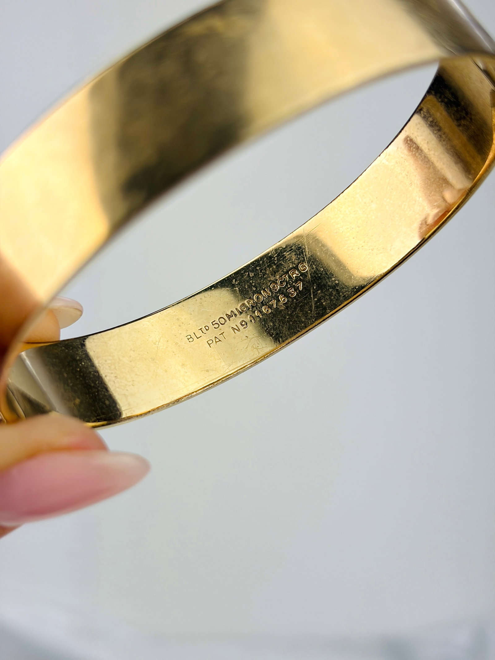 VINTAGE 9CT ROLLED GOLD SWIRL BANGLE BRACELET - 3