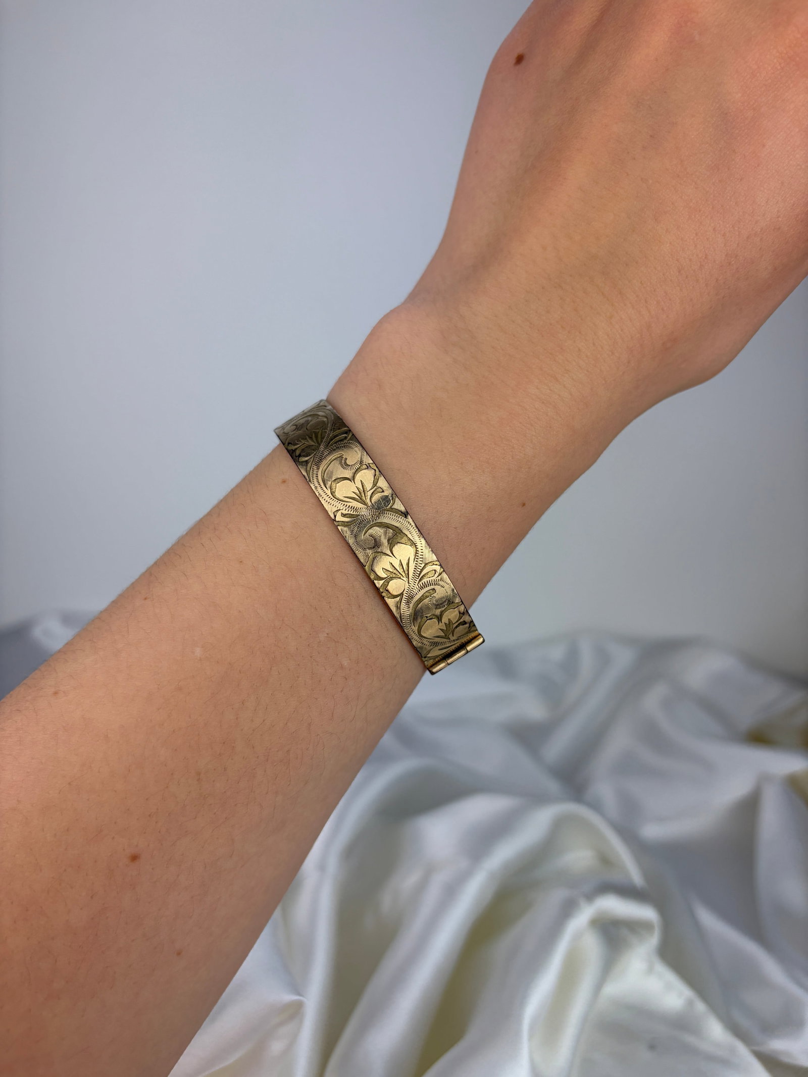 VINTAGE 9CT ROLLED GOLD SWIRL BANGLE BRACELET - 5