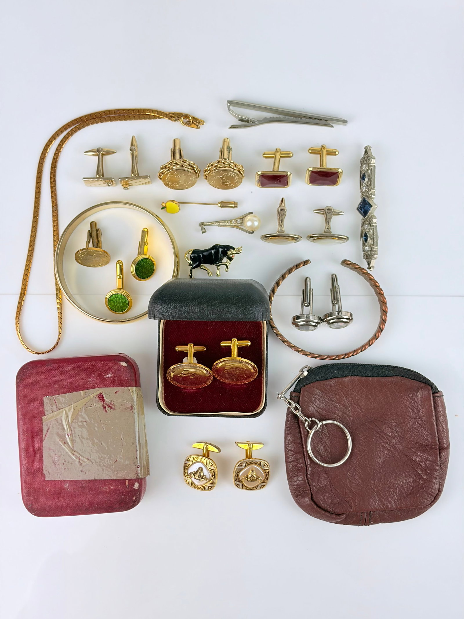 LARGE MIXED LOT - CUFF LINKS, BROOCHES ETC - 7