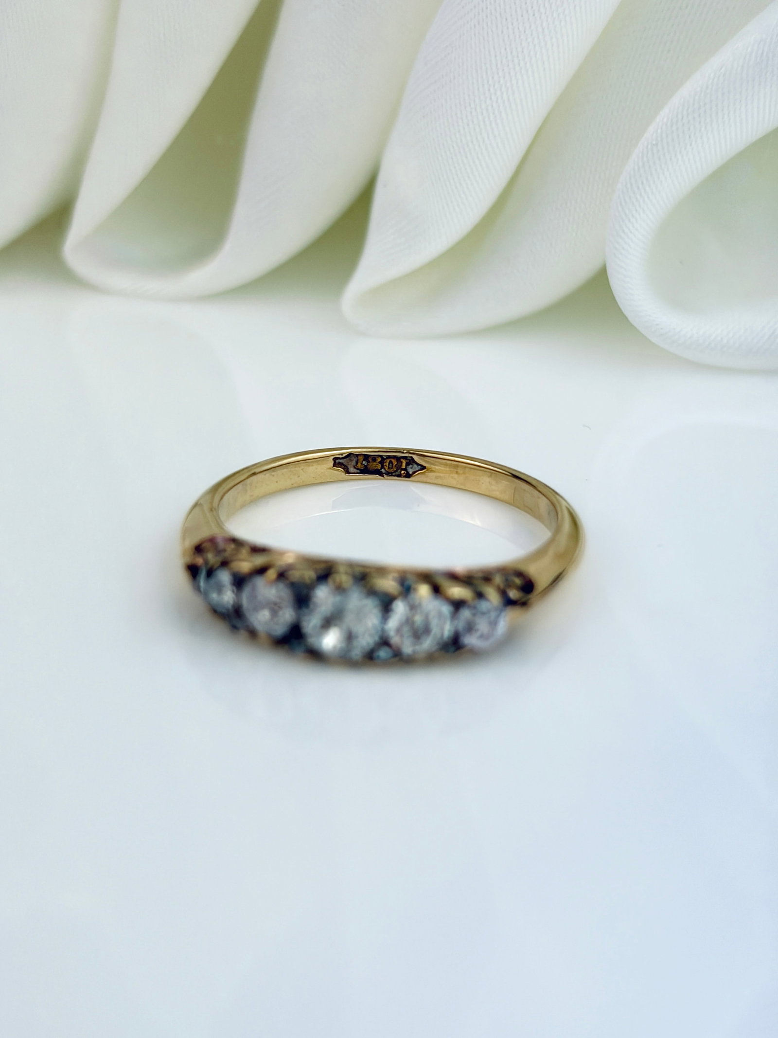 ANTIQUE 18CT YELLOW GOLD DIAMOND 5 STONE RING WITH DIAMOND POINTS - 4