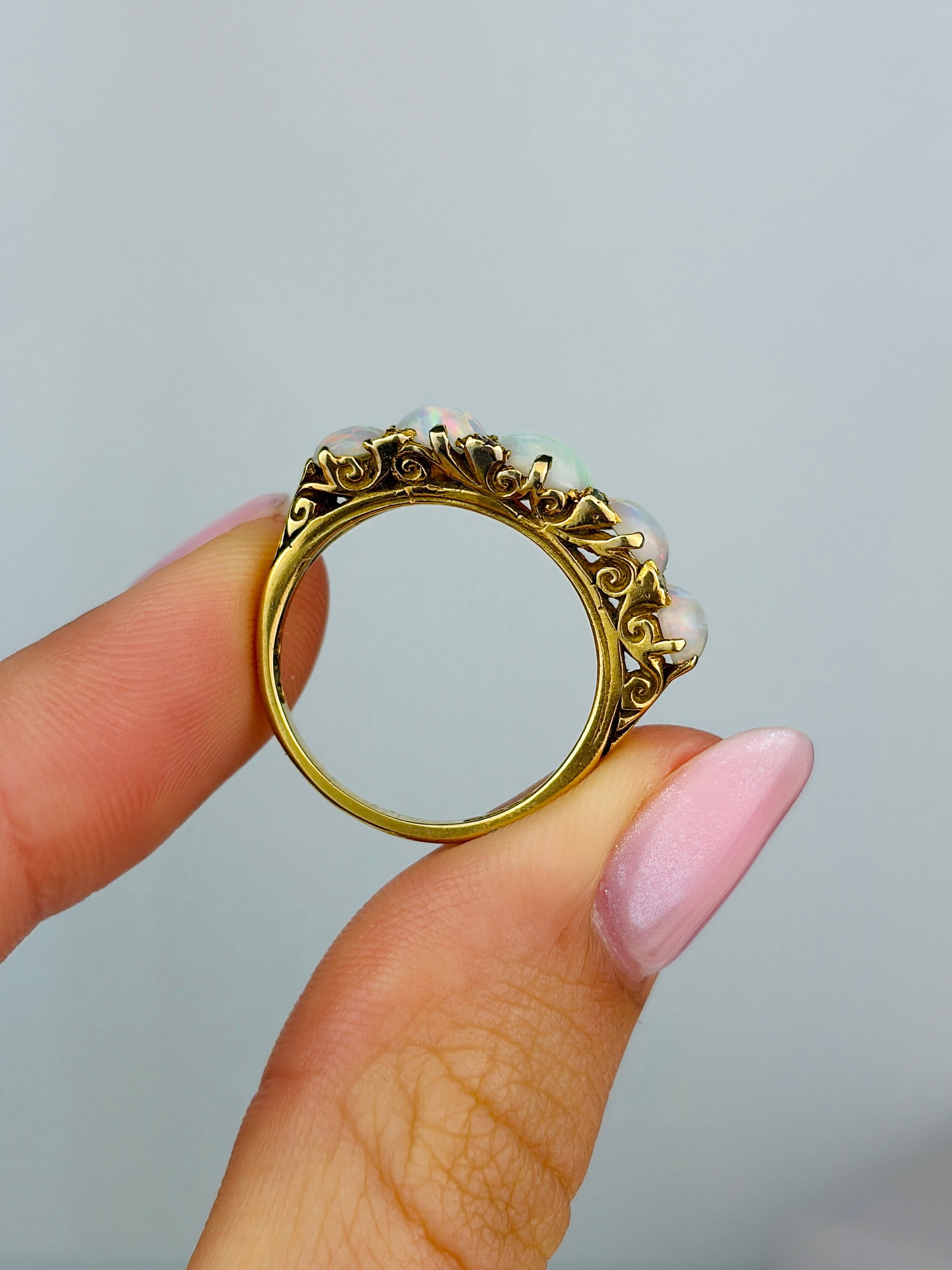 Vintage Opal and 18 Carat Gold Five-Stone Ring - 7