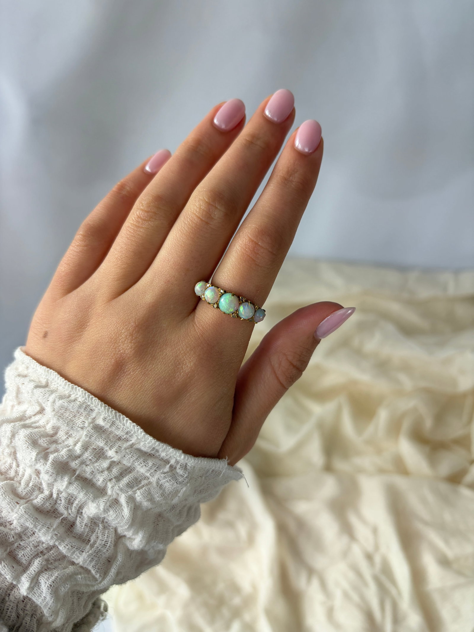 Vintage Opal and 18 Carat Gold Five-Stone Ring - 9