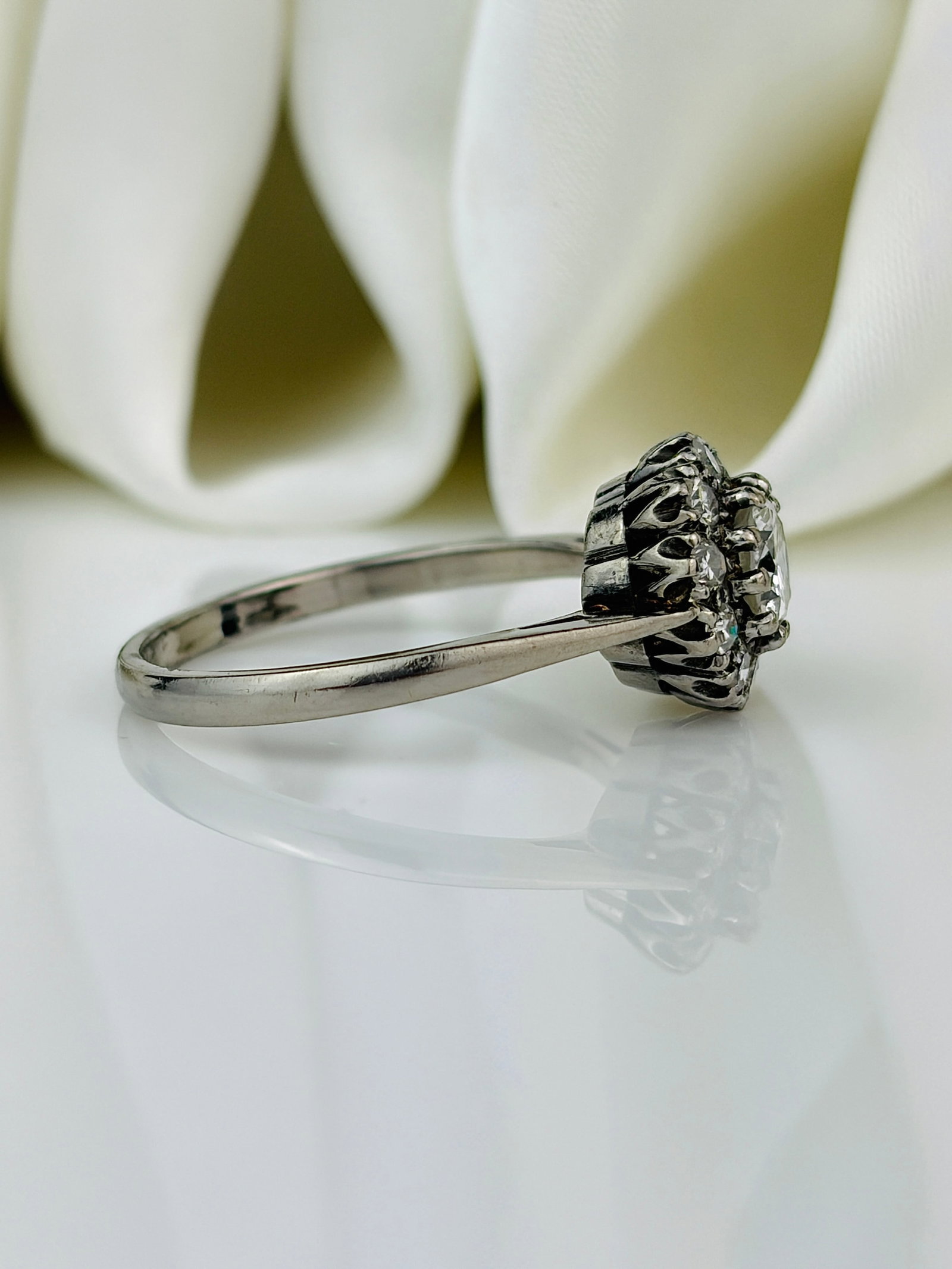 1.25CT Art Deco Diamond and 18 Carat White Gold Cluster Ring - 2