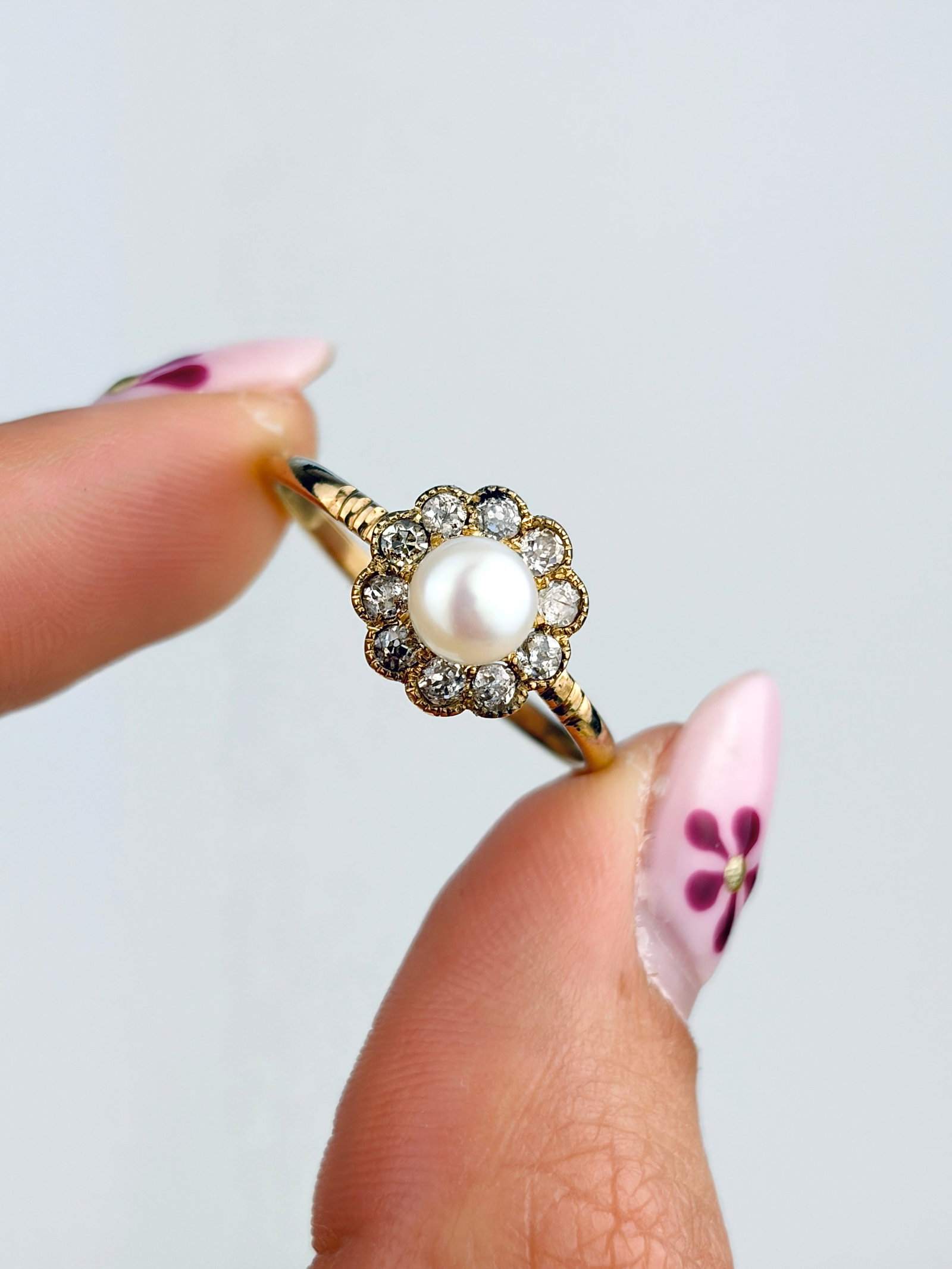 ANTIQUE PEARL AND DIAMOND CLUSTER RING IN. 9CT YELLOW GOLD - 5
