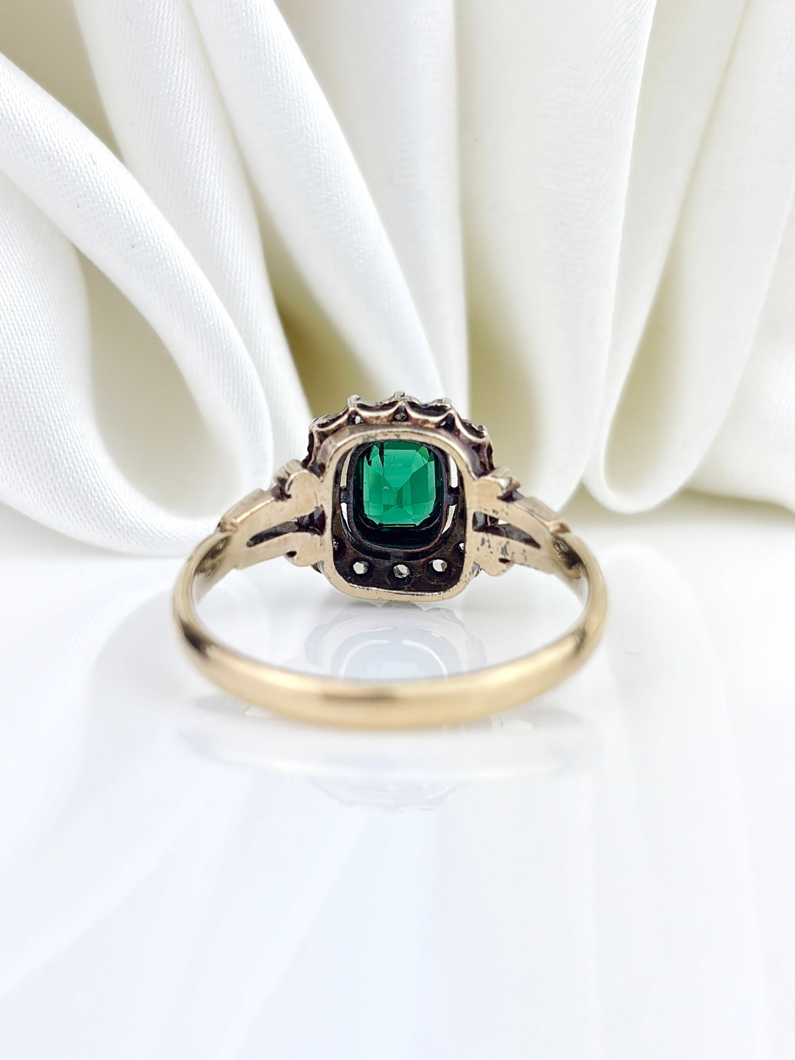 GEORGIAN ERA 18CT GOLD ROSE CUT DIAMOND AND EMERALD CLUSTER RING - 3