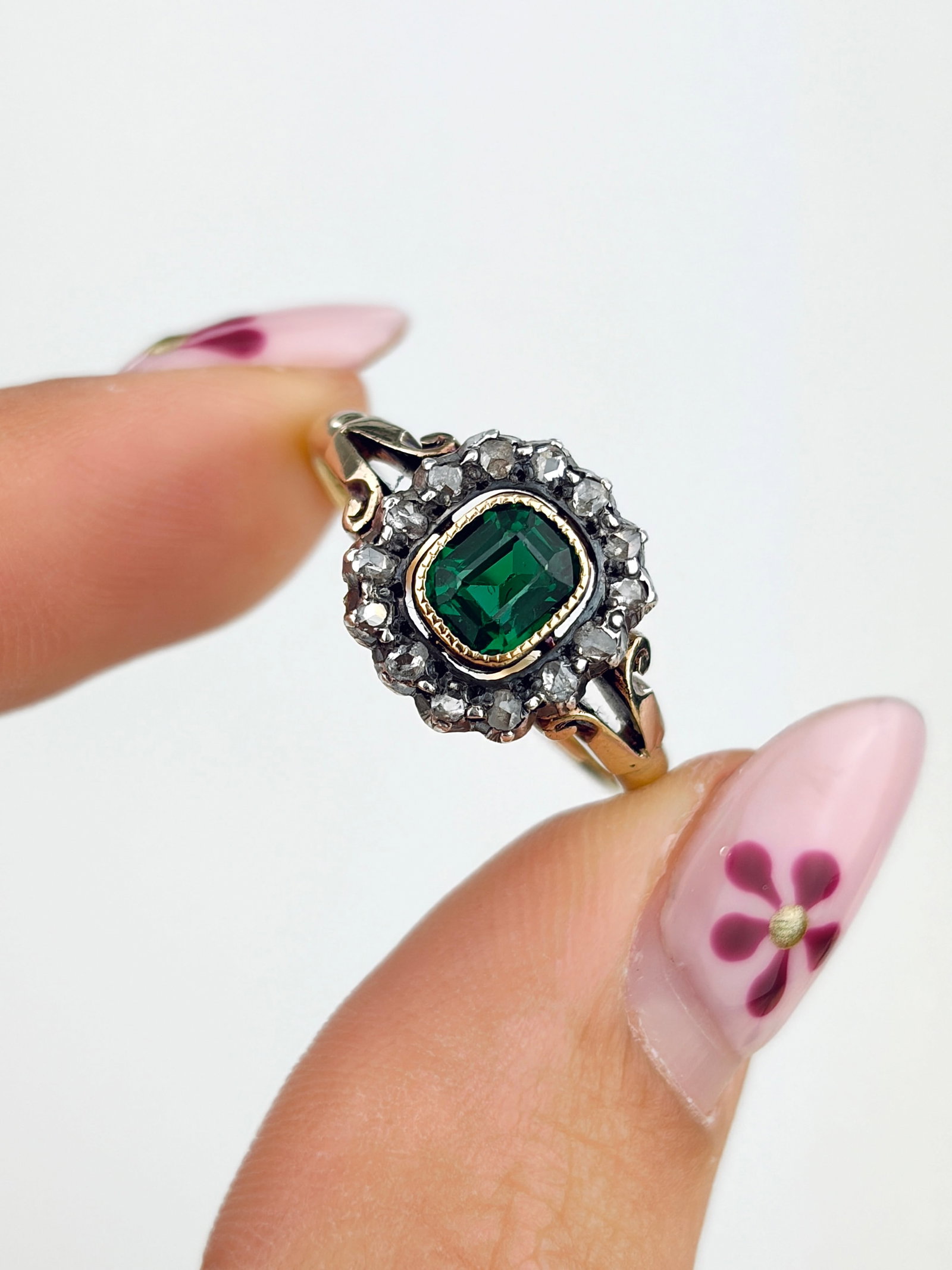 GEORGIAN ERA 18CT GOLD ROSE CUT DIAMOND AND EMERALD CLUSTER RING - 4