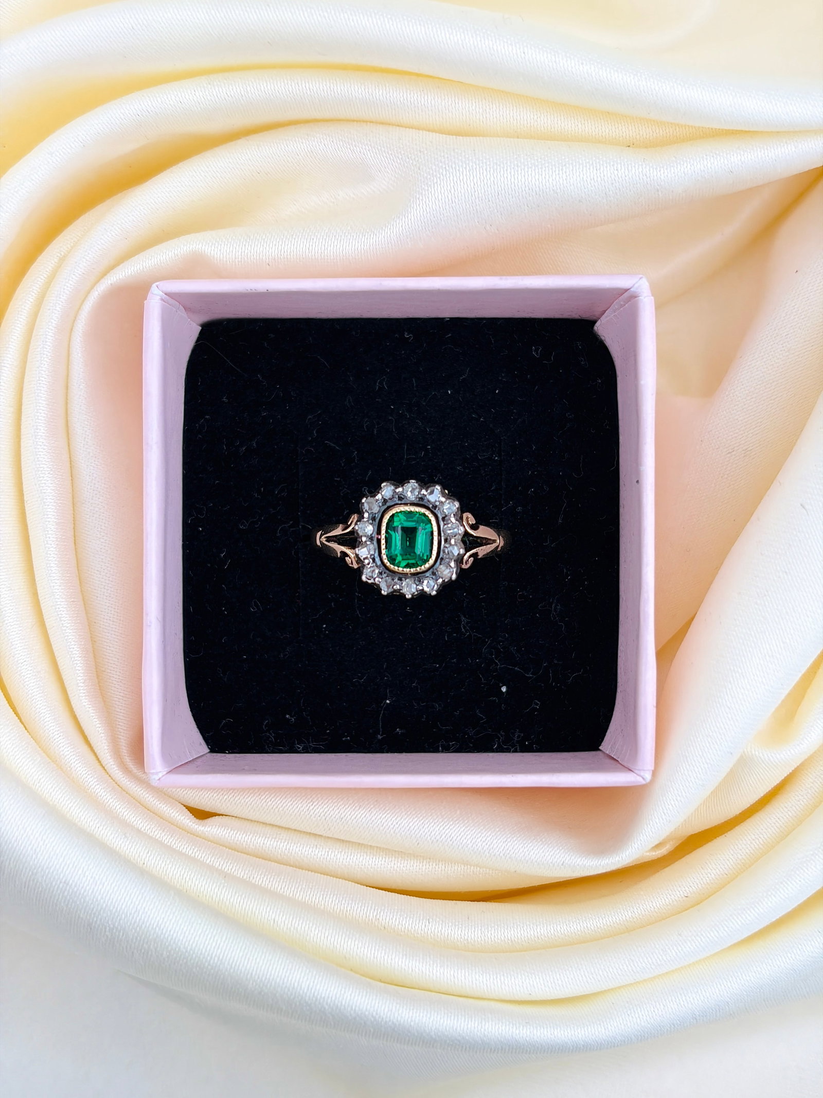 GEORGIAN ERA 18CT GOLD ROSE CUT DIAMOND AND EMERALD CLUSTER RING - 8
