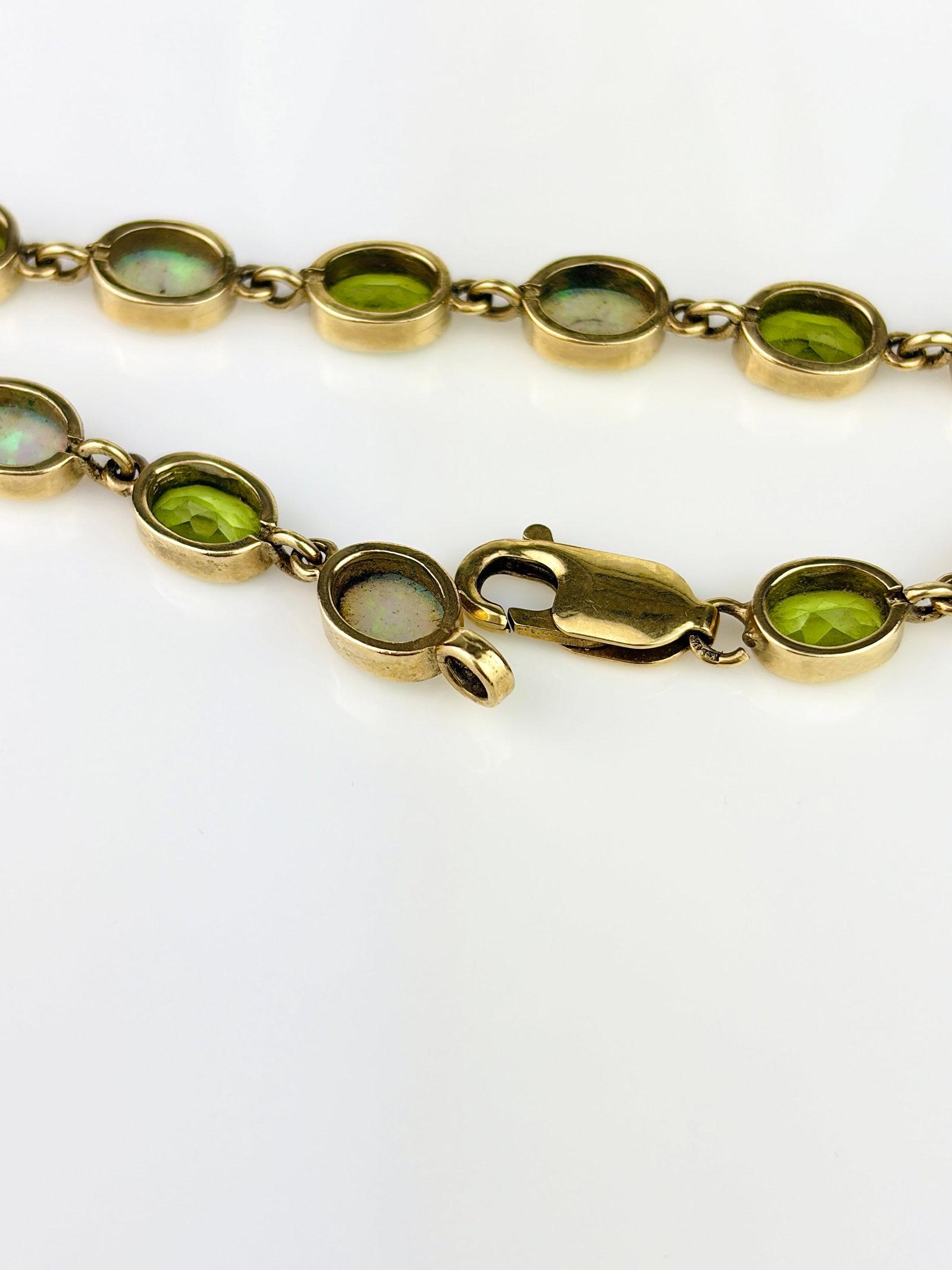 VINTAGE 9CT YELLOW GOLD OPAL AND PERIDOT BRACELET - 5