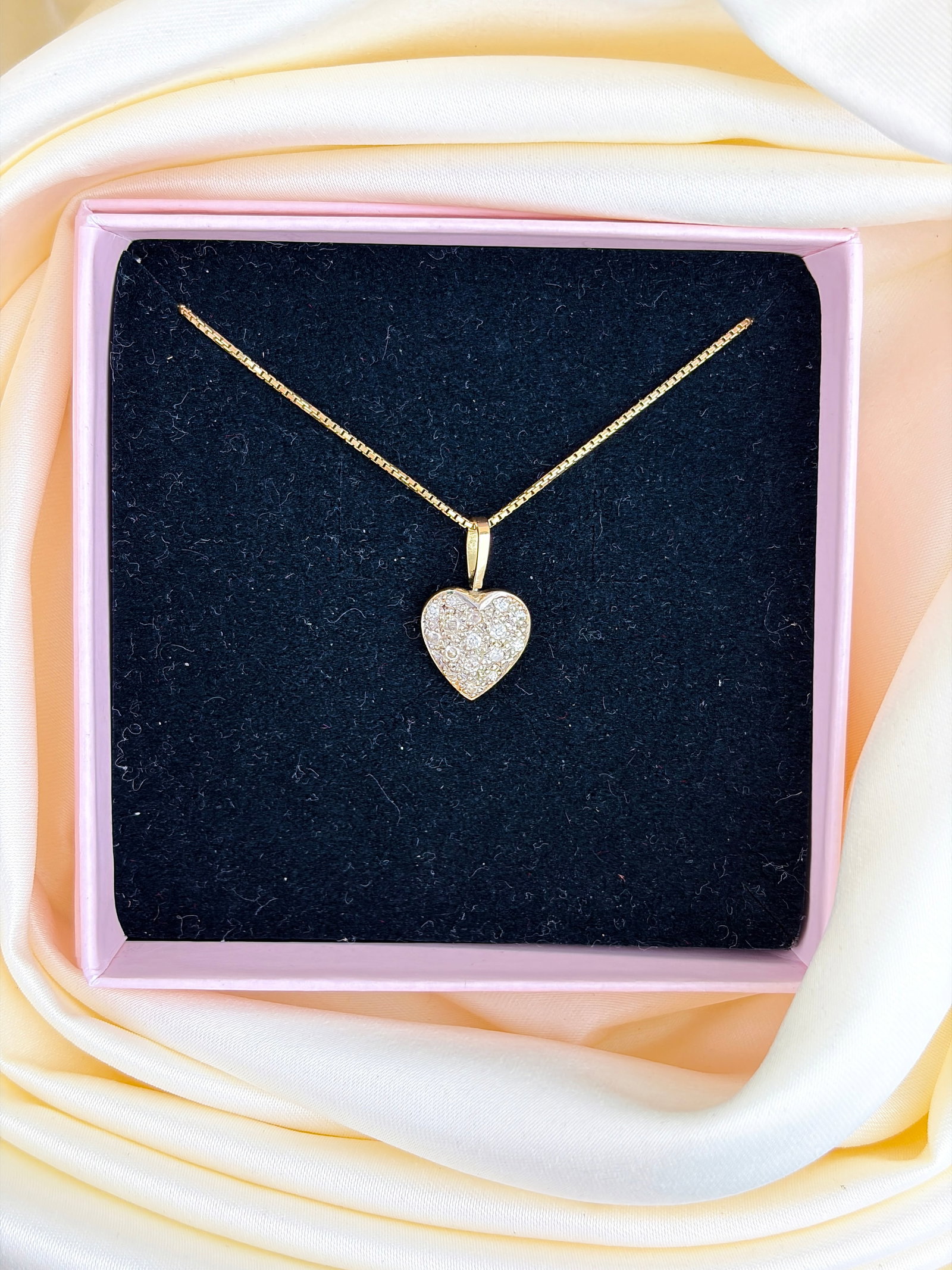 VINTAGE DOUBLE SIDED DIAMOND HEART PENDANT ON CHAIN IN 10CT GOLD - 6