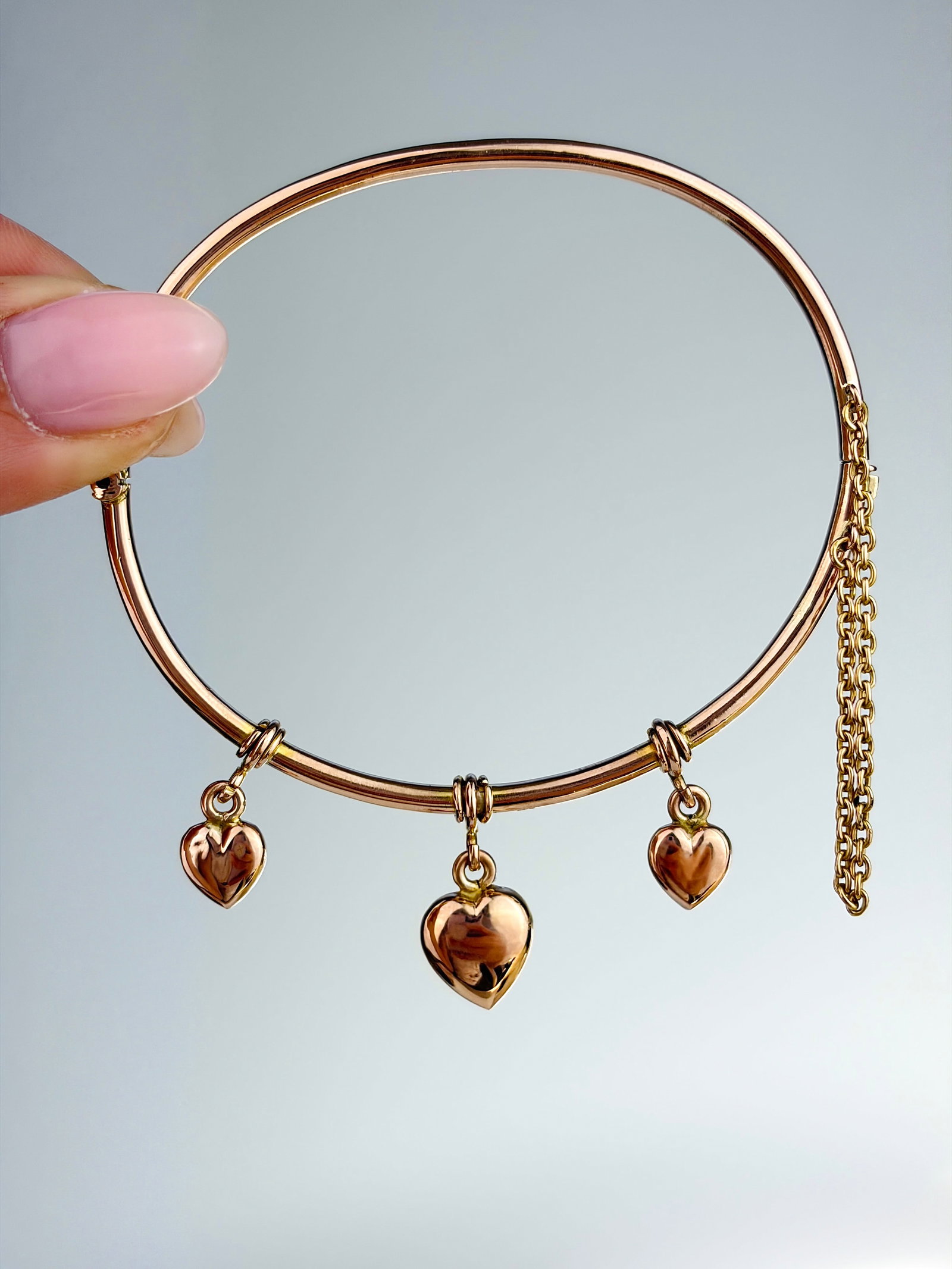 ANTIQUE 9CT GOLD HEART CHARM BANGLE BRACELET - 4