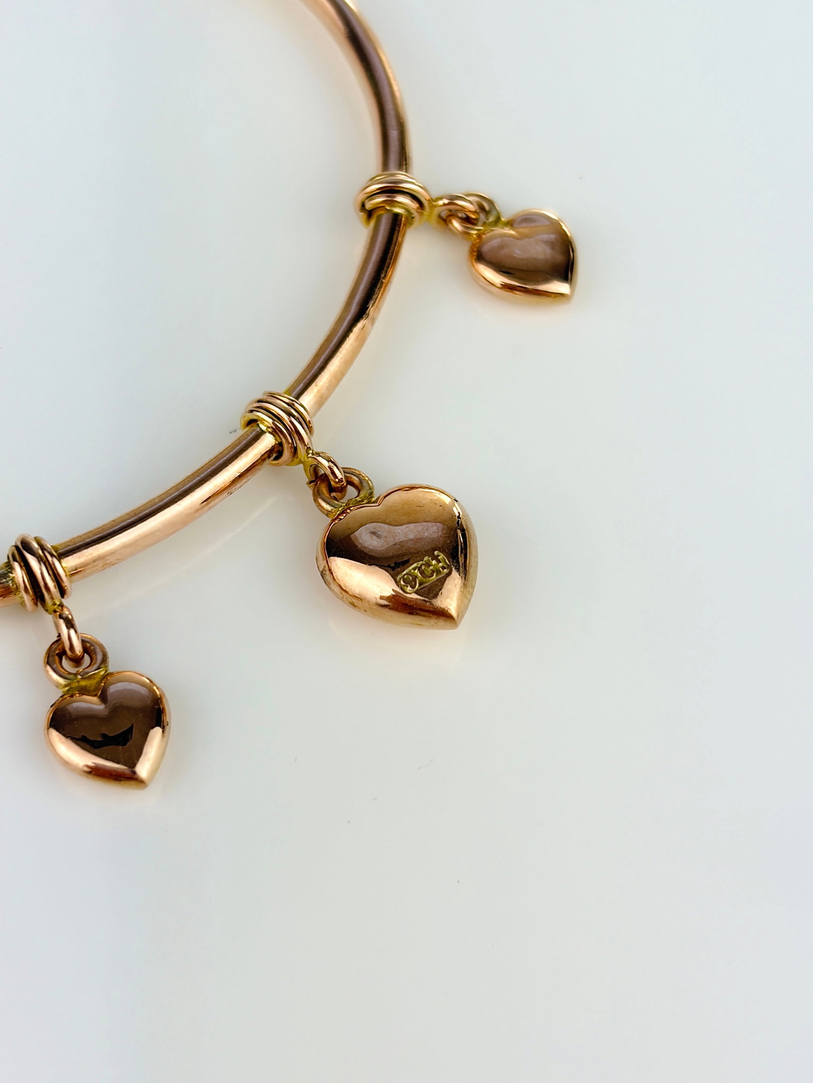 ANTIQUE 9CT GOLD HEART CHARM BANGLE BRACELET - 5
