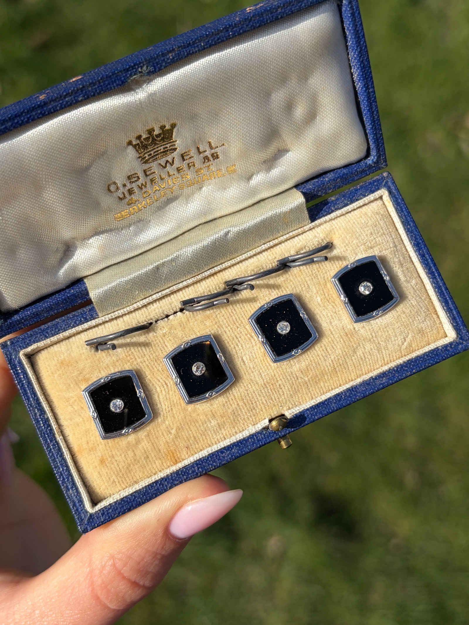 ANTIQUE BOXED 9CT WHITE GOLD DIAMOND AND ONYX BOXED MEN'S DRESS STUDS - 2
