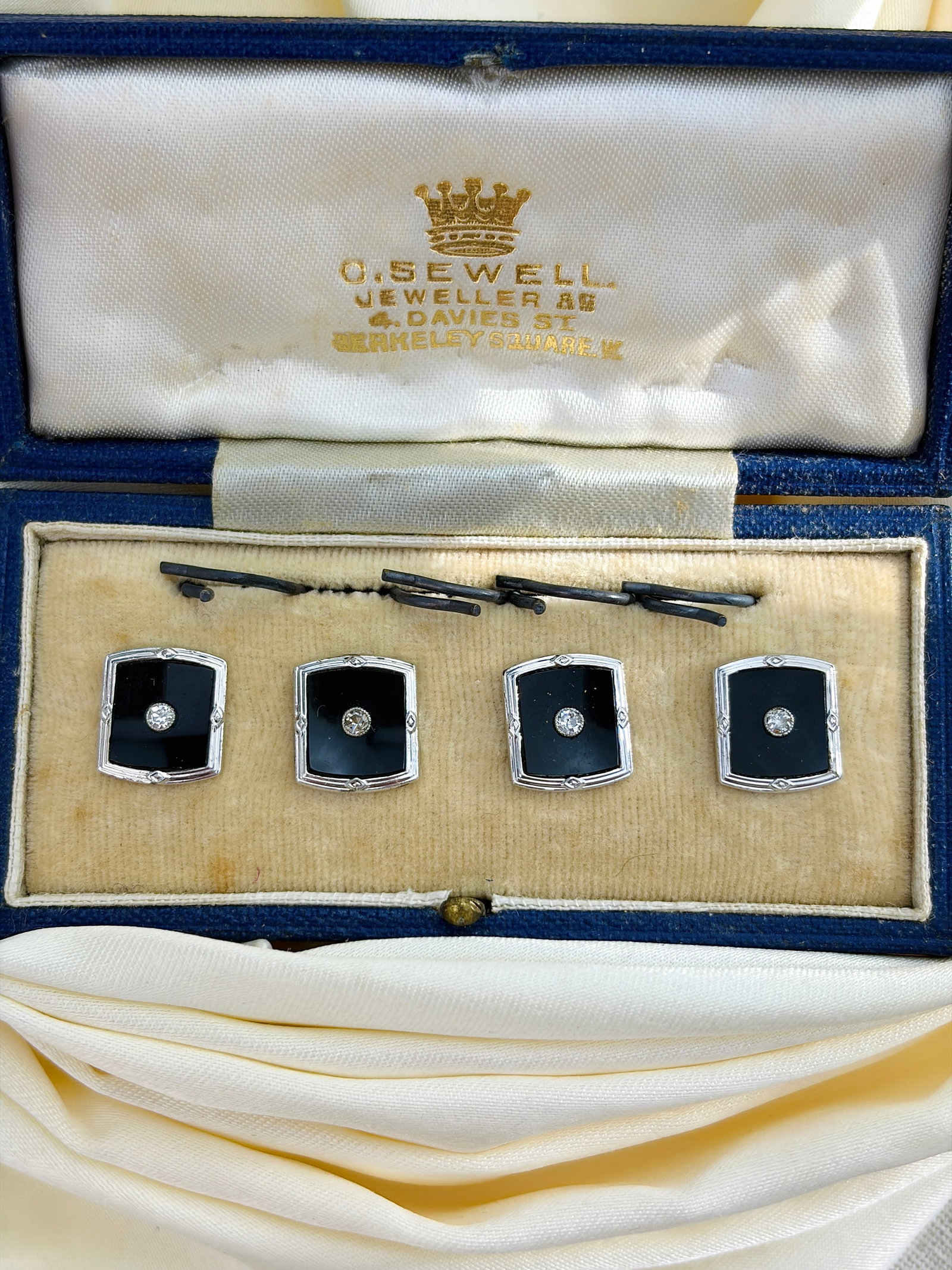 ANTIQUE BOXED 9CT WHITE GOLD DIAMOND AND ONYX BOXED MEN'S DRESS STUDS - 3