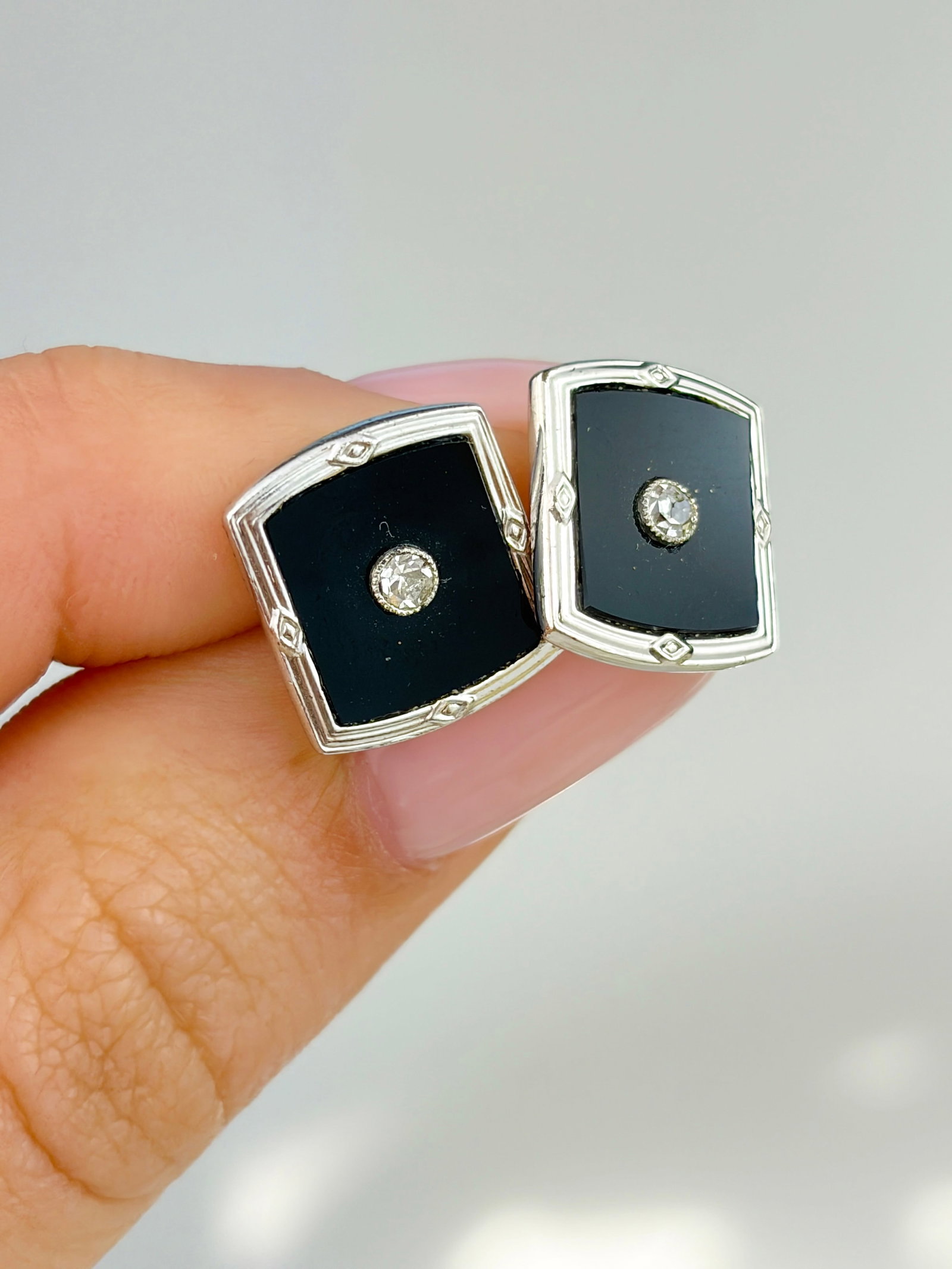 ANTIQUE BOXED 9CT WHITE GOLD DIAMOND AND ONYX BOXED MEN'S DRESS STUDS - 6