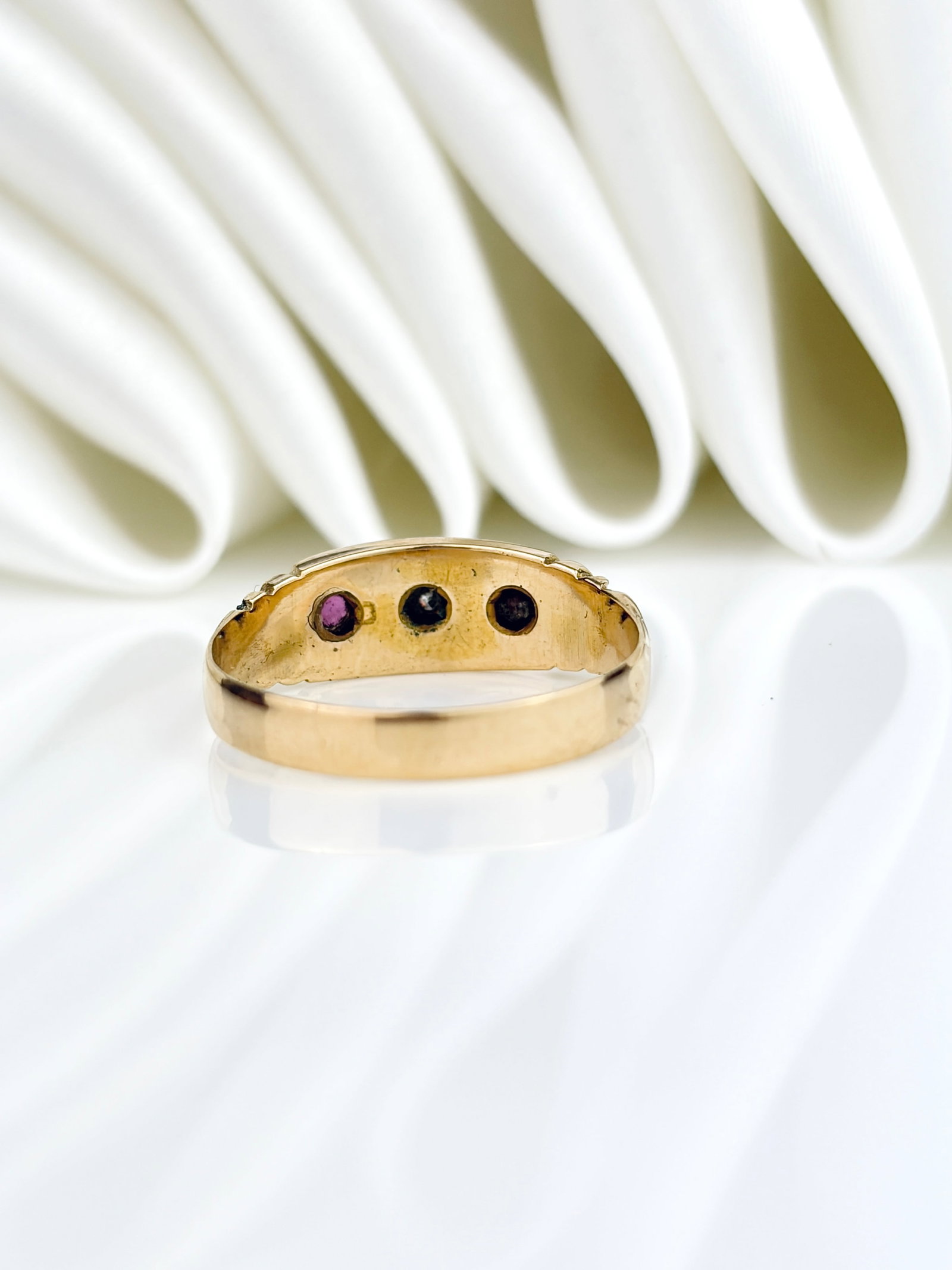 ANTIQUE 18CT YELLOW GOLD RUBY AND DIAMOND 3 STONE STAR RING - 3