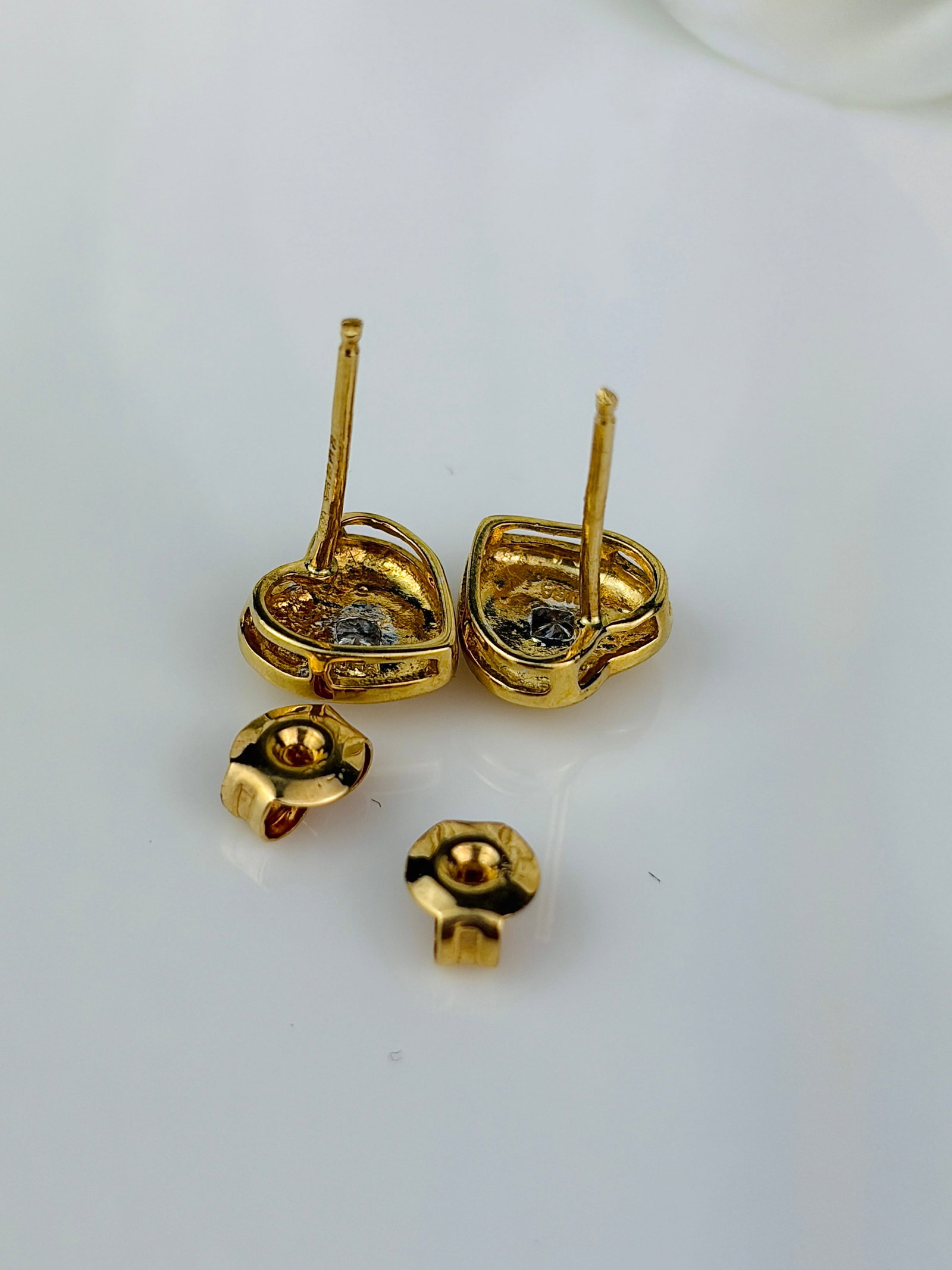 Vintage Diamond and 18 Carat Gold HEART DESIGN Stud Earrings - 5