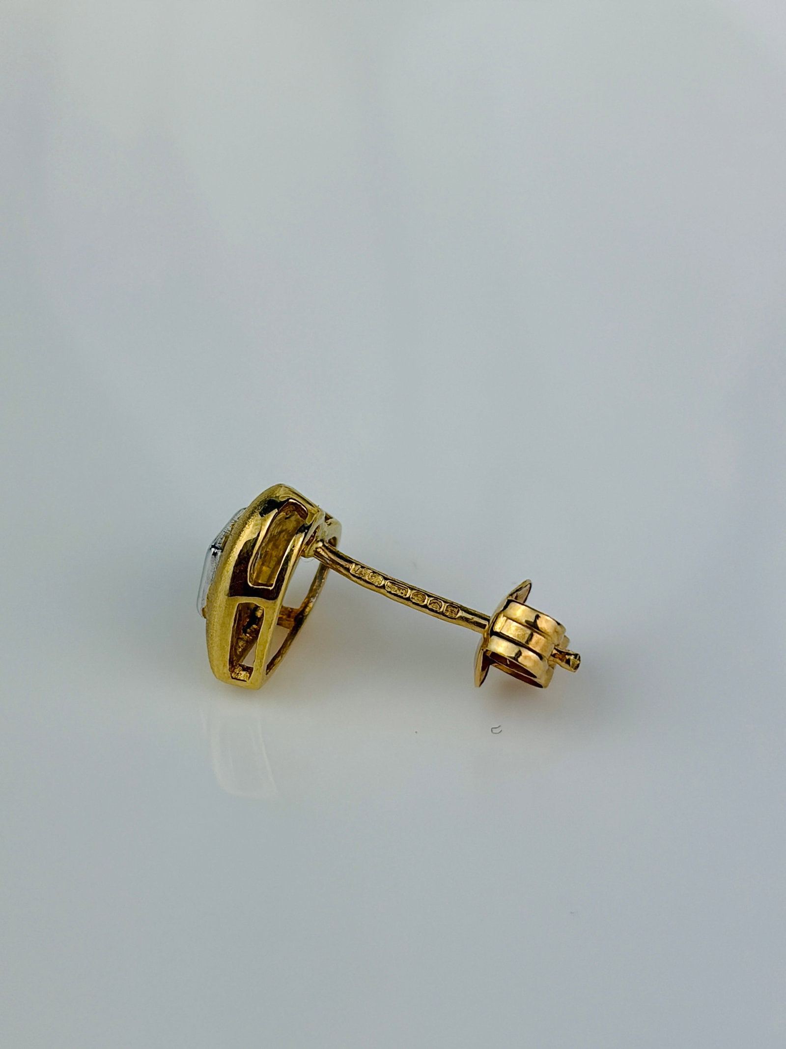 Vintage Diamond and 18 Carat Gold HEART DESIGN Stud Earrings - 6