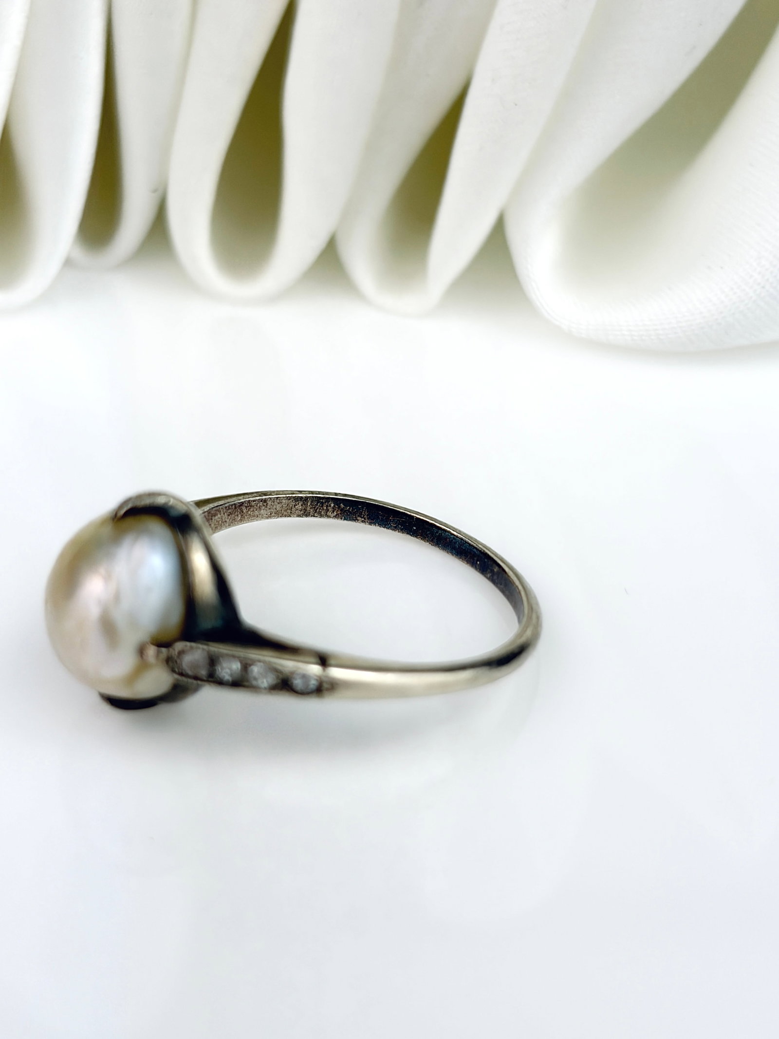 ANTIQUE BAROQUE PEARL AND DIAMOND RING IN WHITE GOLD - 5