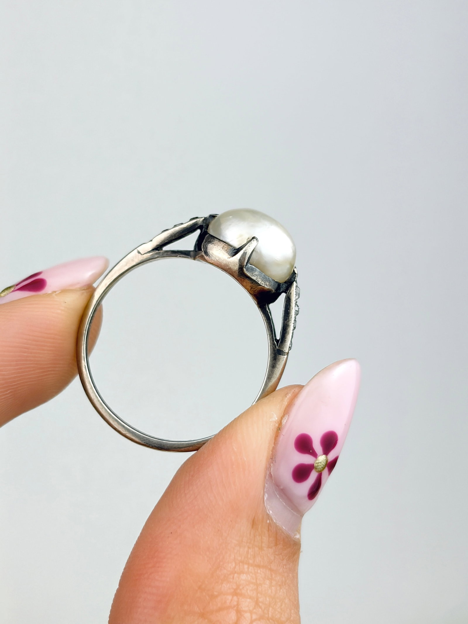 ANTIQUE BAROQUE PEARL AND DIAMOND RING IN WHITE GOLD - 7