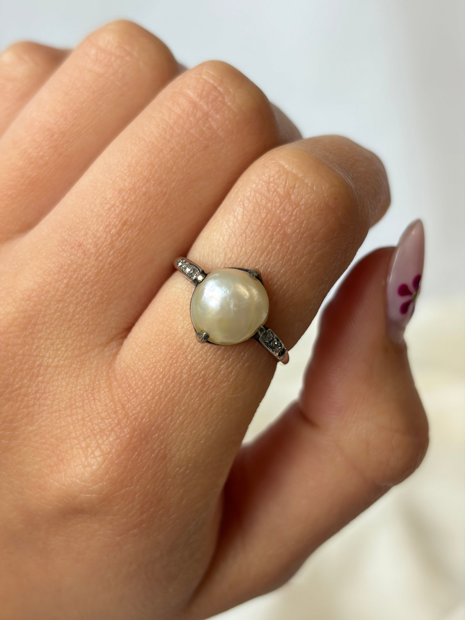 ANTIQUE BAROQUE PEARL AND DIAMOND RING IN WHITE GOLD - 9