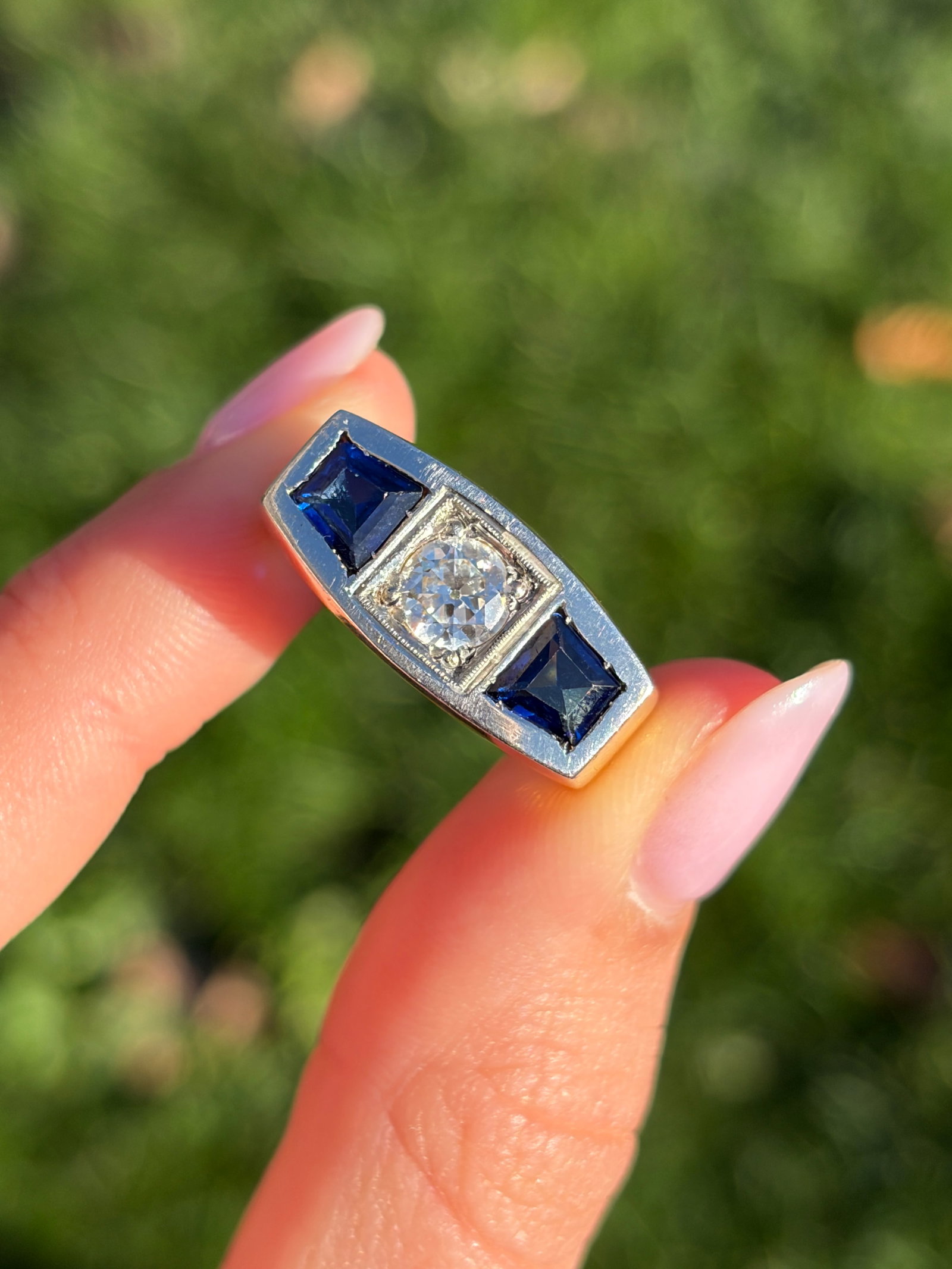 Huge Chunky Sapphire and Diamond 3 Stone Ring in 18ct Yellow Gold - 10