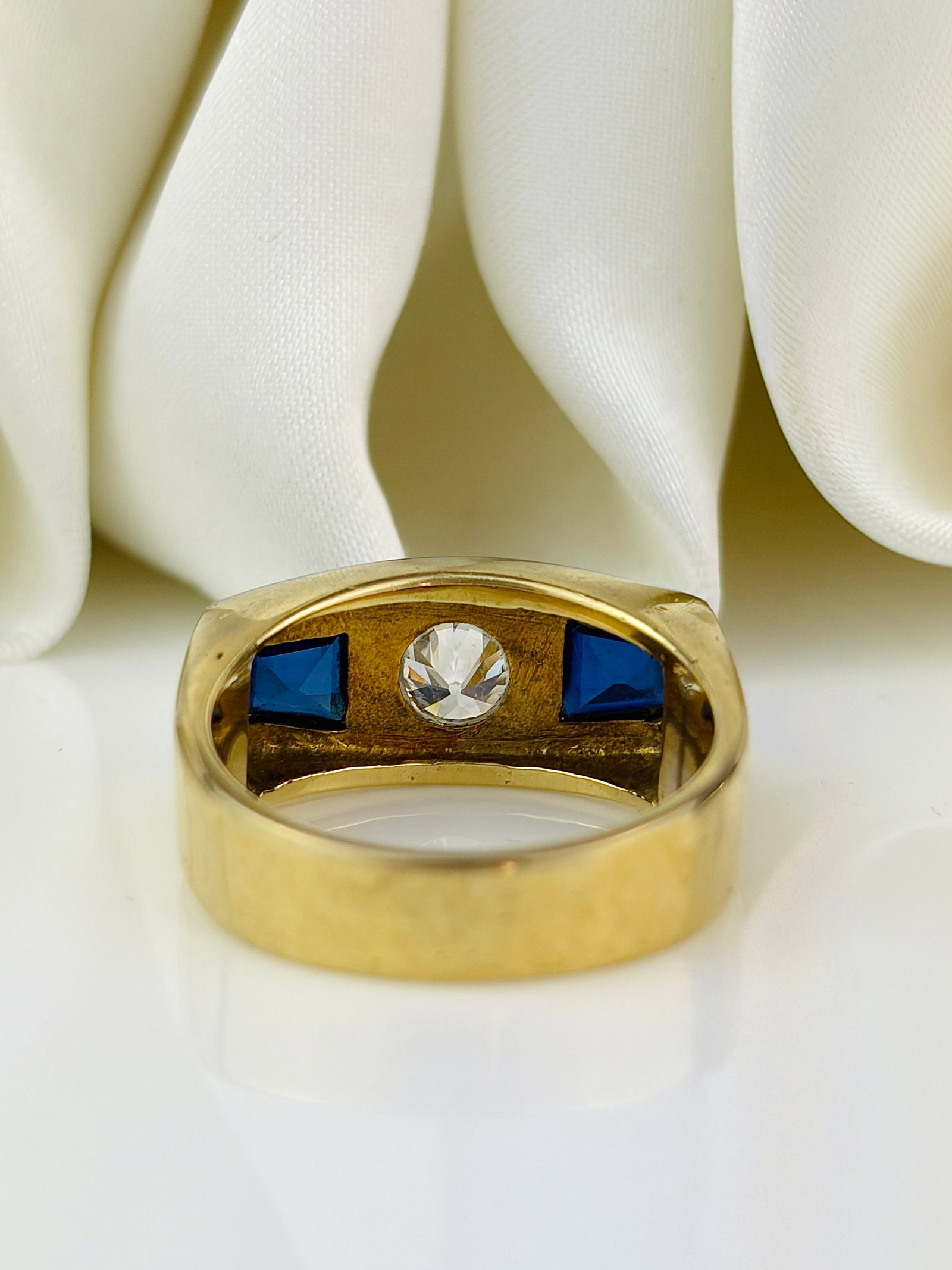 Huge Chunky Sapphire and Diamond 3 Stone Ring in 18ct Yellow Gold - 3