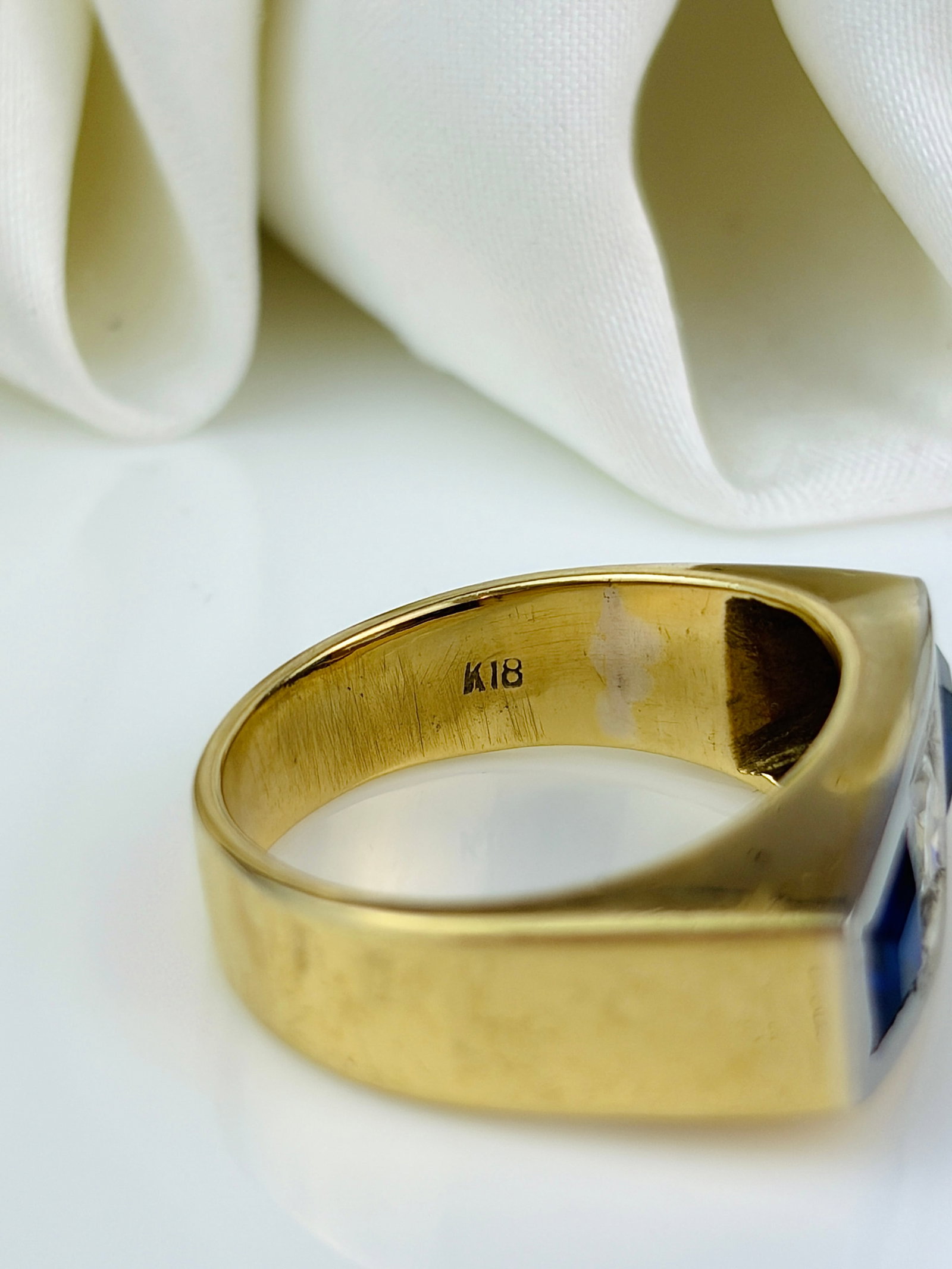 Huge Chunky Sapphire and Diamond 3 Stone Ring in 18ct Yellow Gold - 4