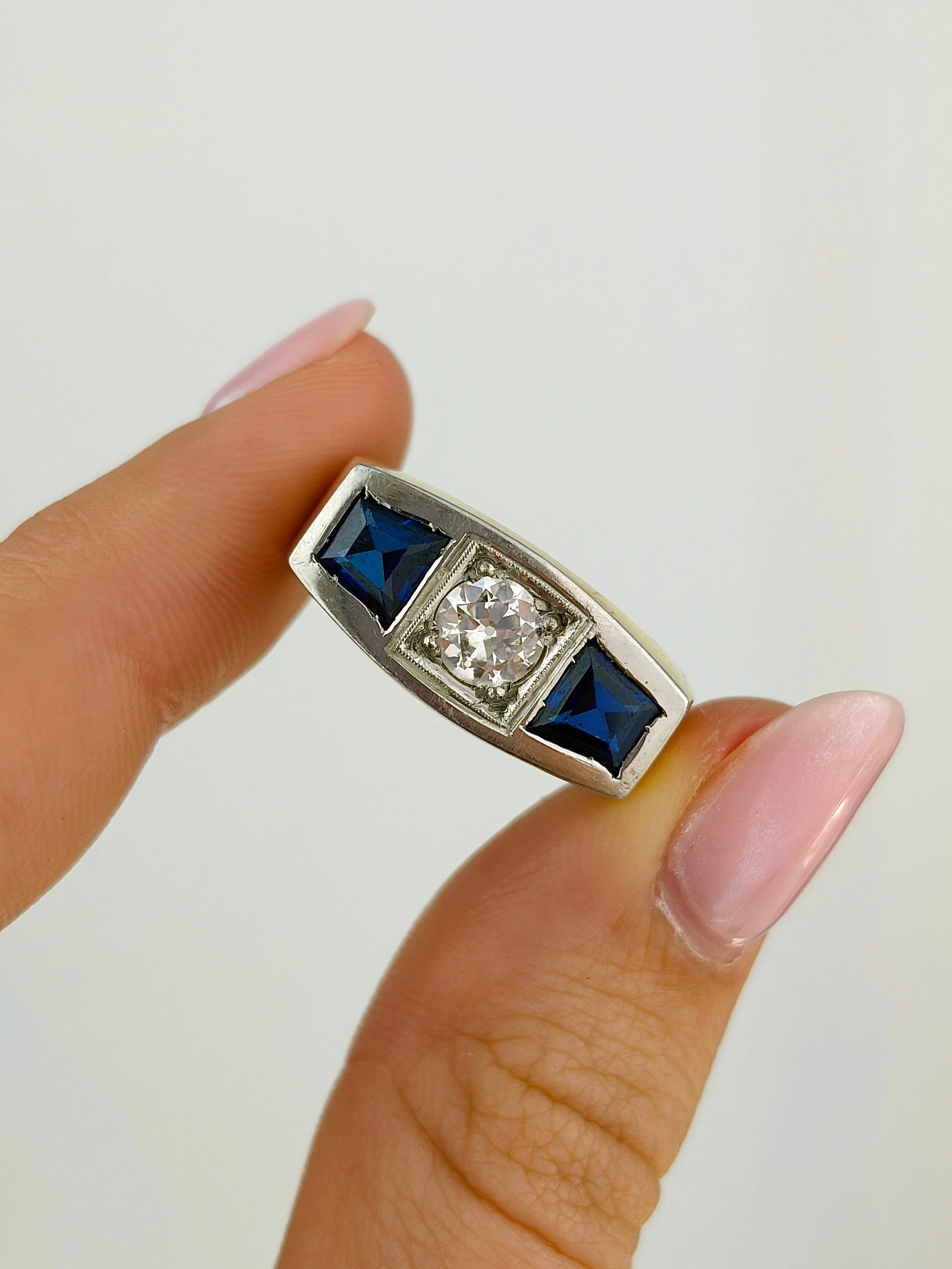 Huge Chunky Sapphire and Diamond 3 Stone Ring in 18ct Yellow Gold - 5