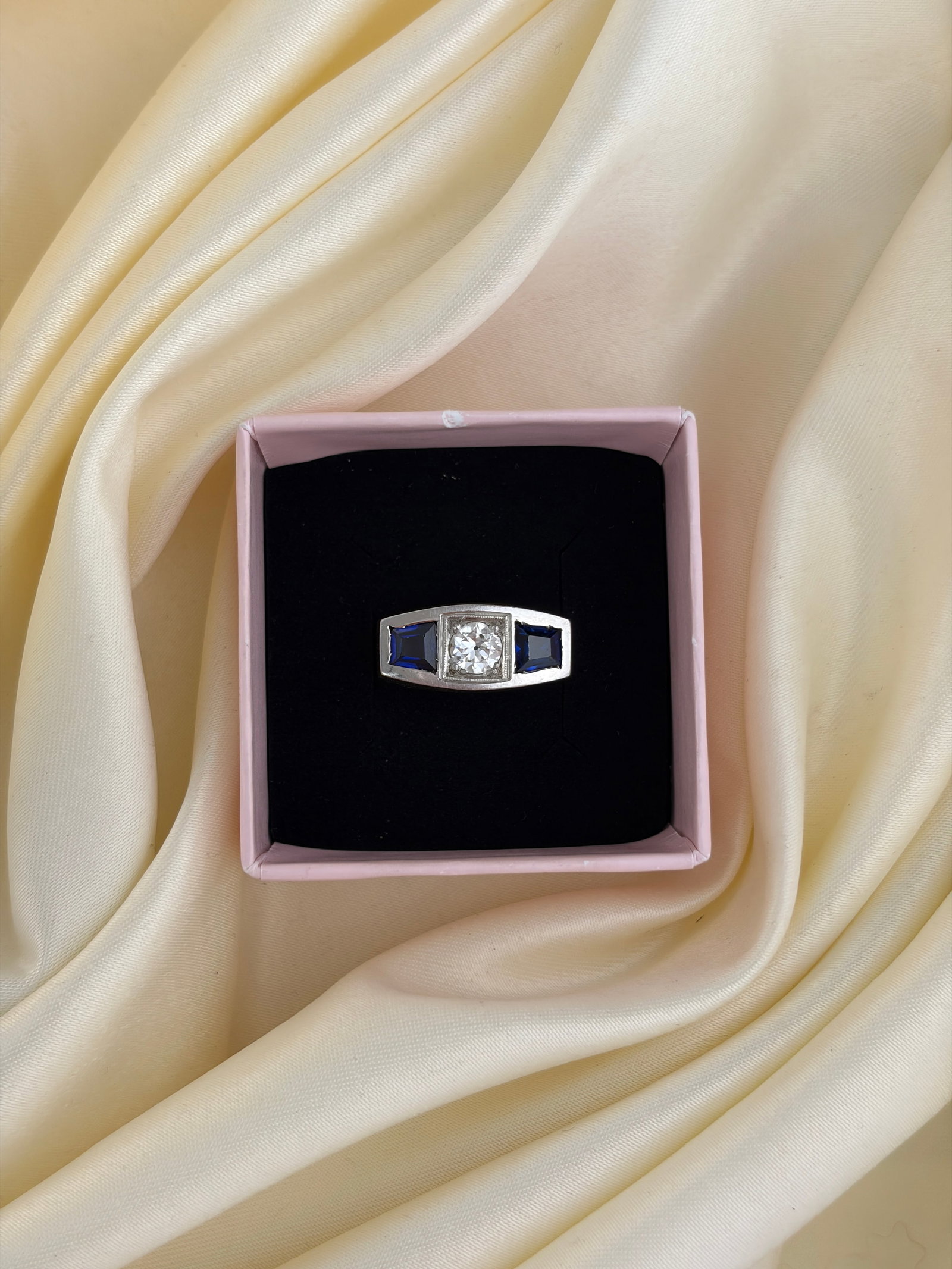 Huge Chunky Sapphire and Diamond 3 Stone Ring in 18ct Yellow Gold - 7
