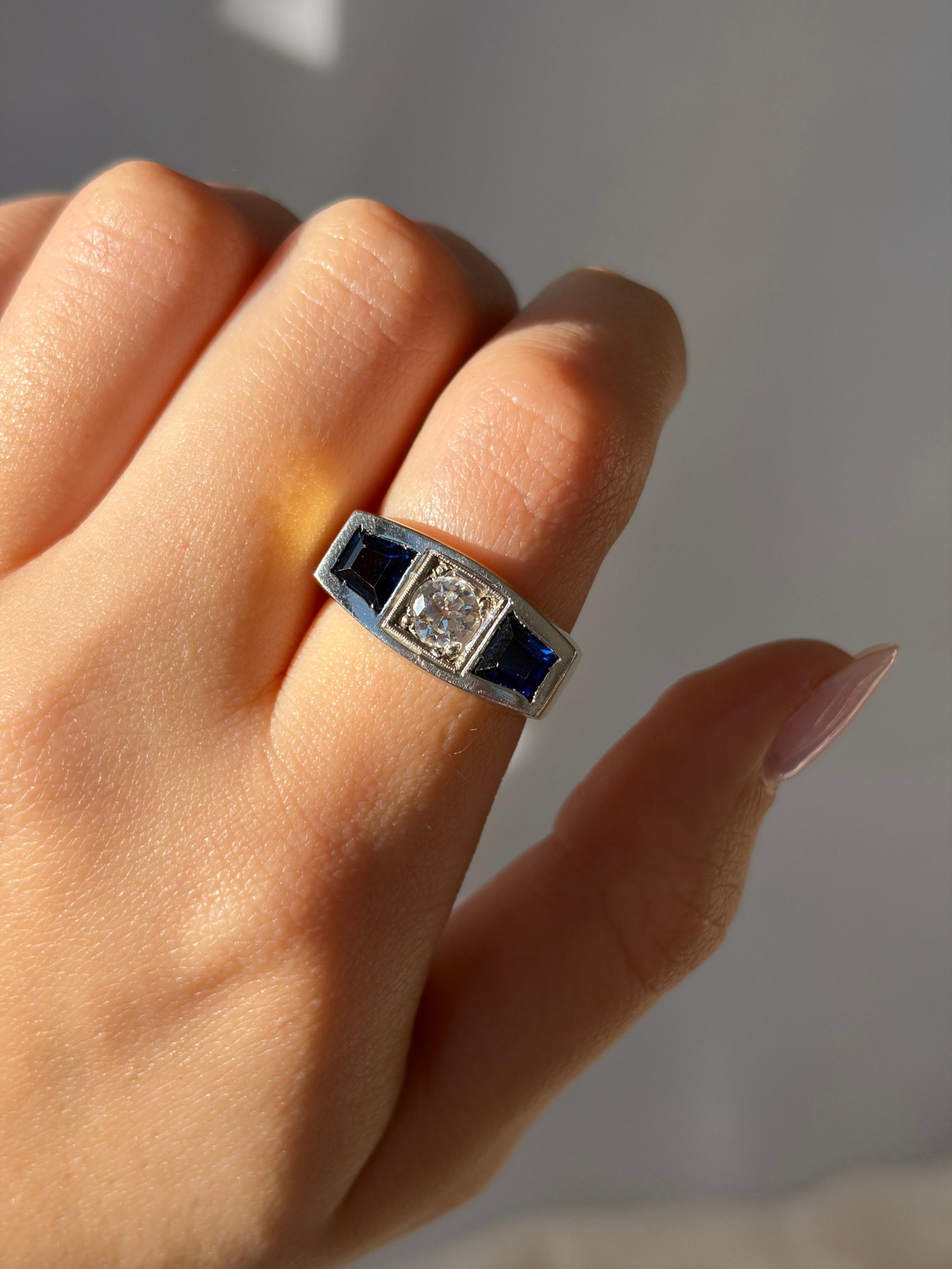 Huge Chunky Sapphire and Diamond 3 Stone Ring in 18ct Yellow Gold - 9
