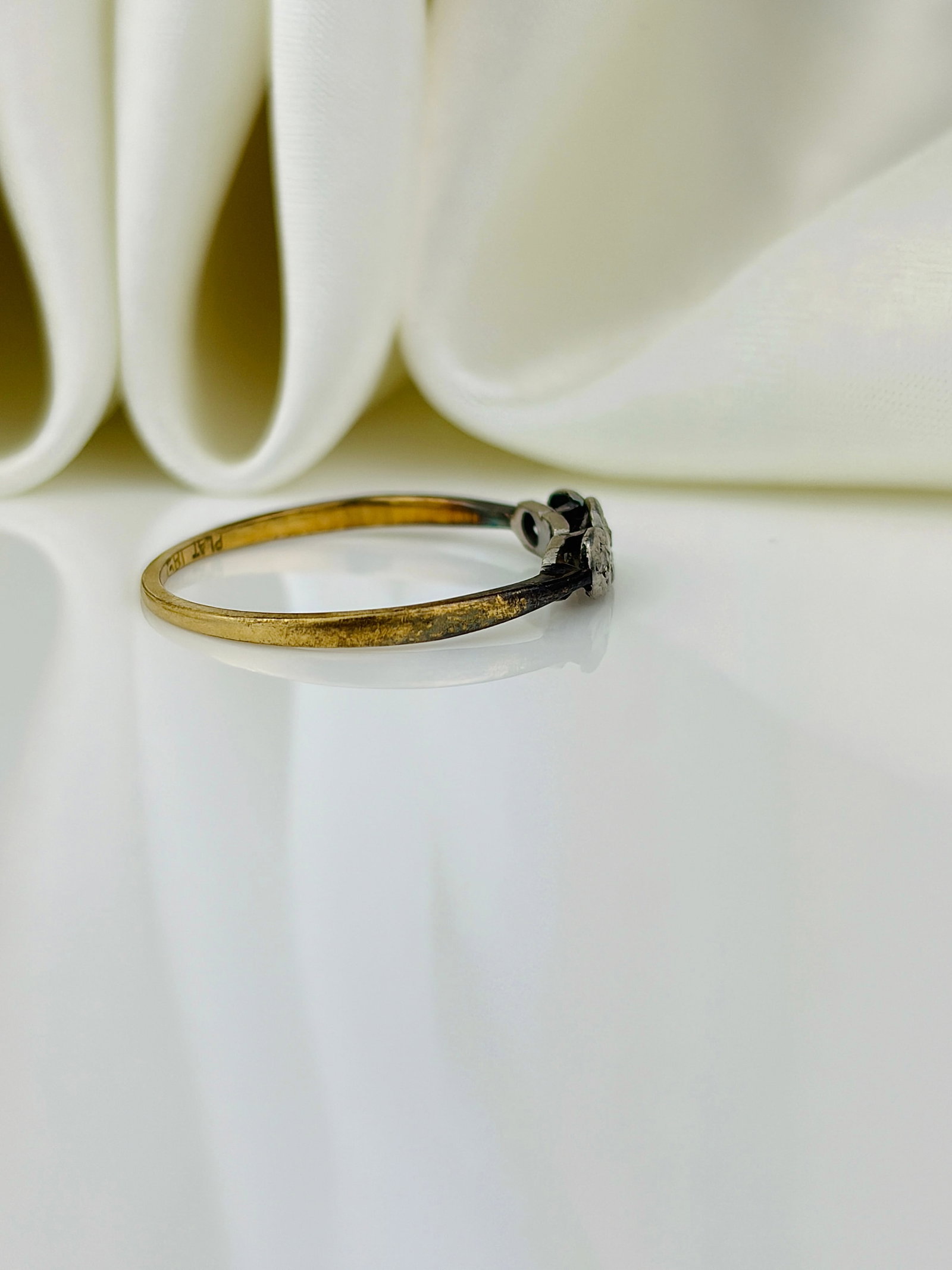antique 18ct yellow gold and platinum diamond 3 stone ring - 2