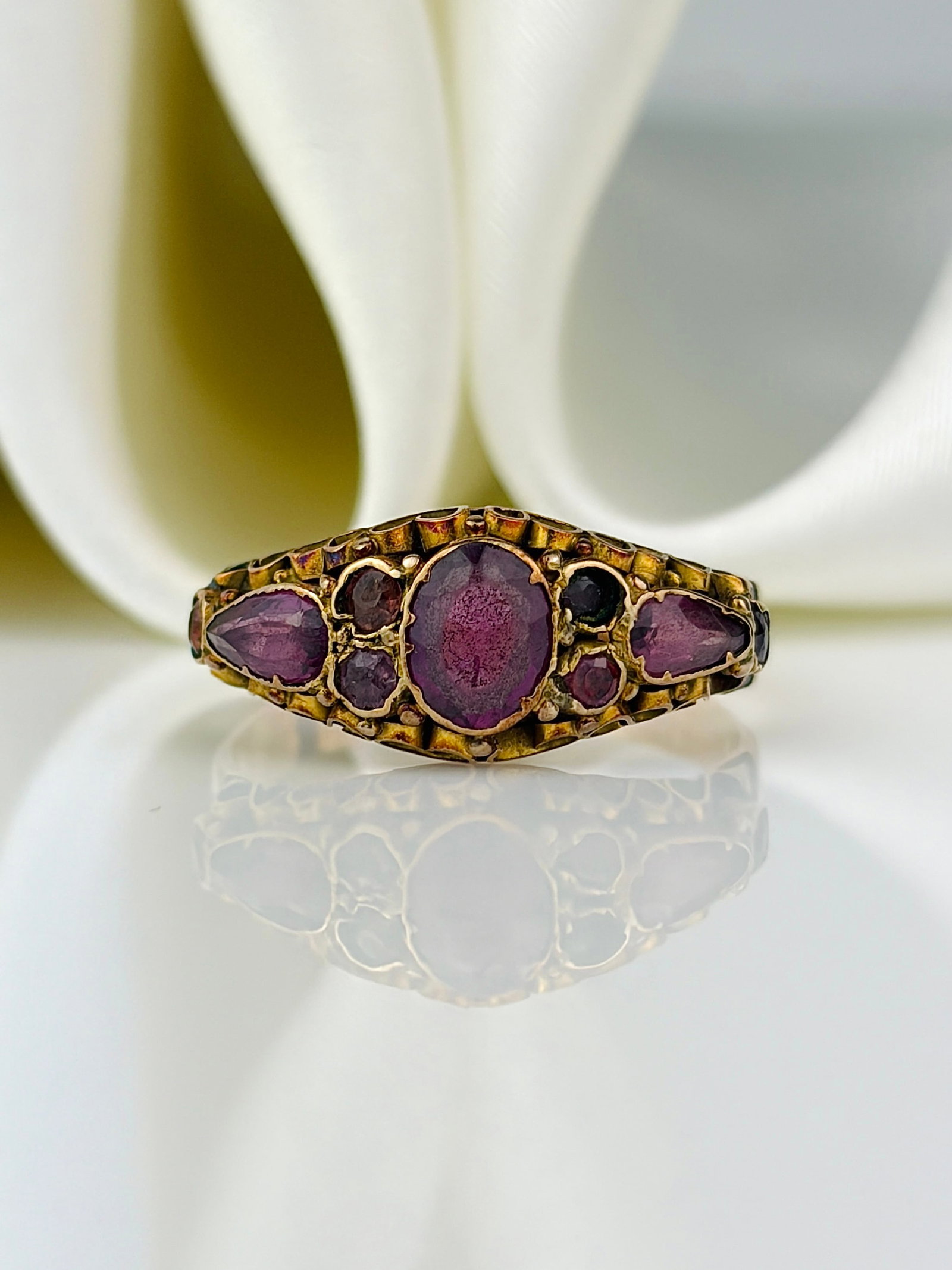 sweet antique 9ct gold gemset ring (1 of 9)
