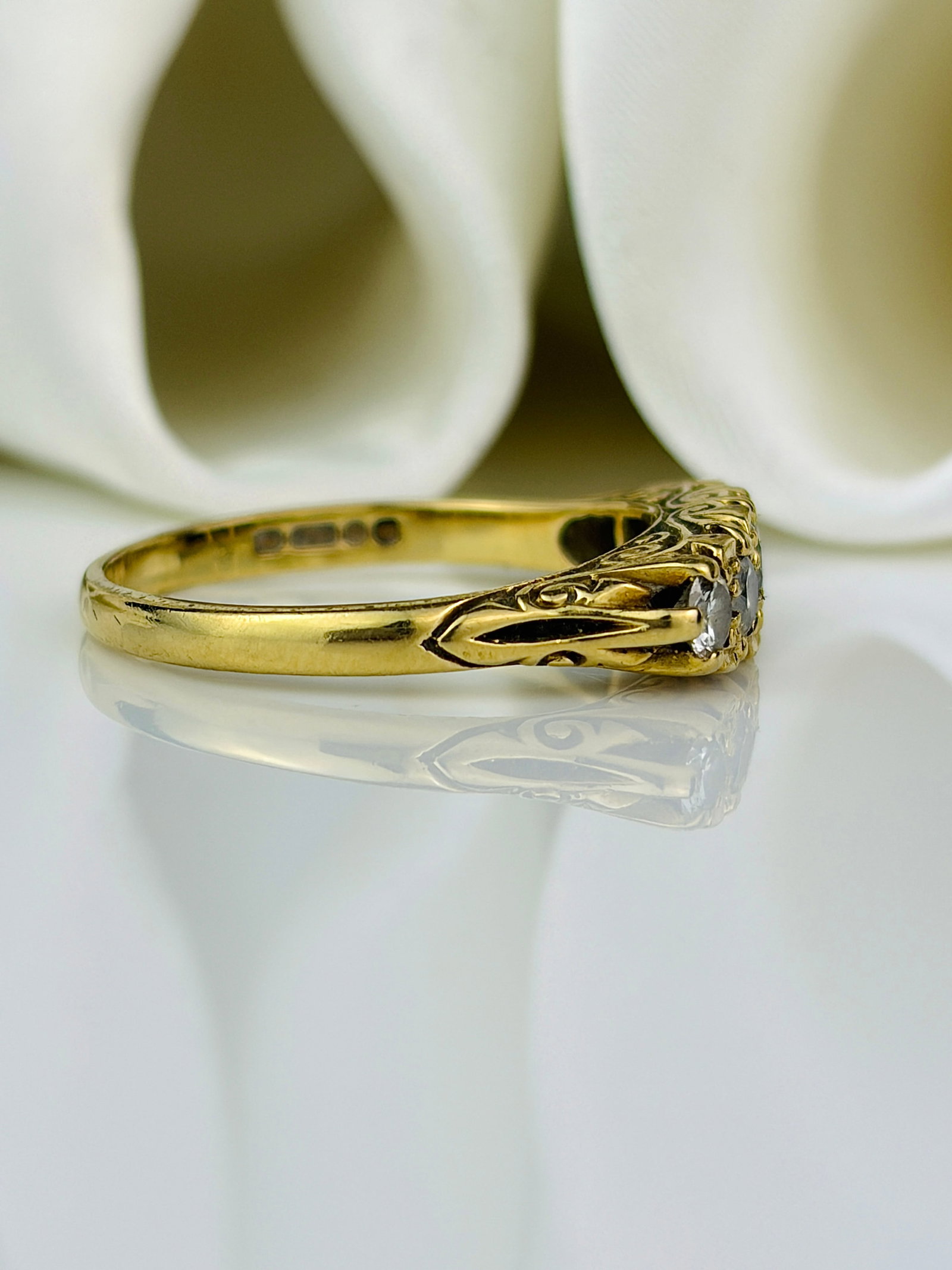 Chunky Antique 18ct Yellow Gold Diamond 5 Stone Ring with Diamond Points - 3