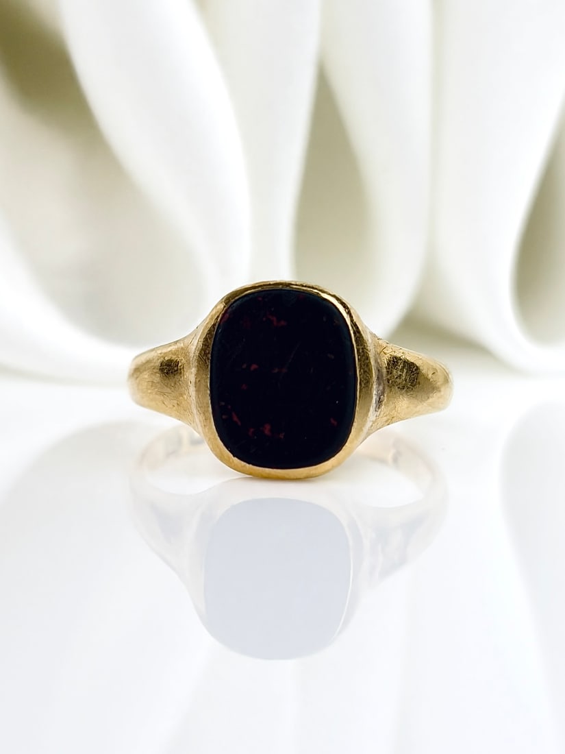 SMALL SIZE ANTIQUE 18CT YELLOW GOLD BLOODSTONE SIGNET RING (1 of 9)