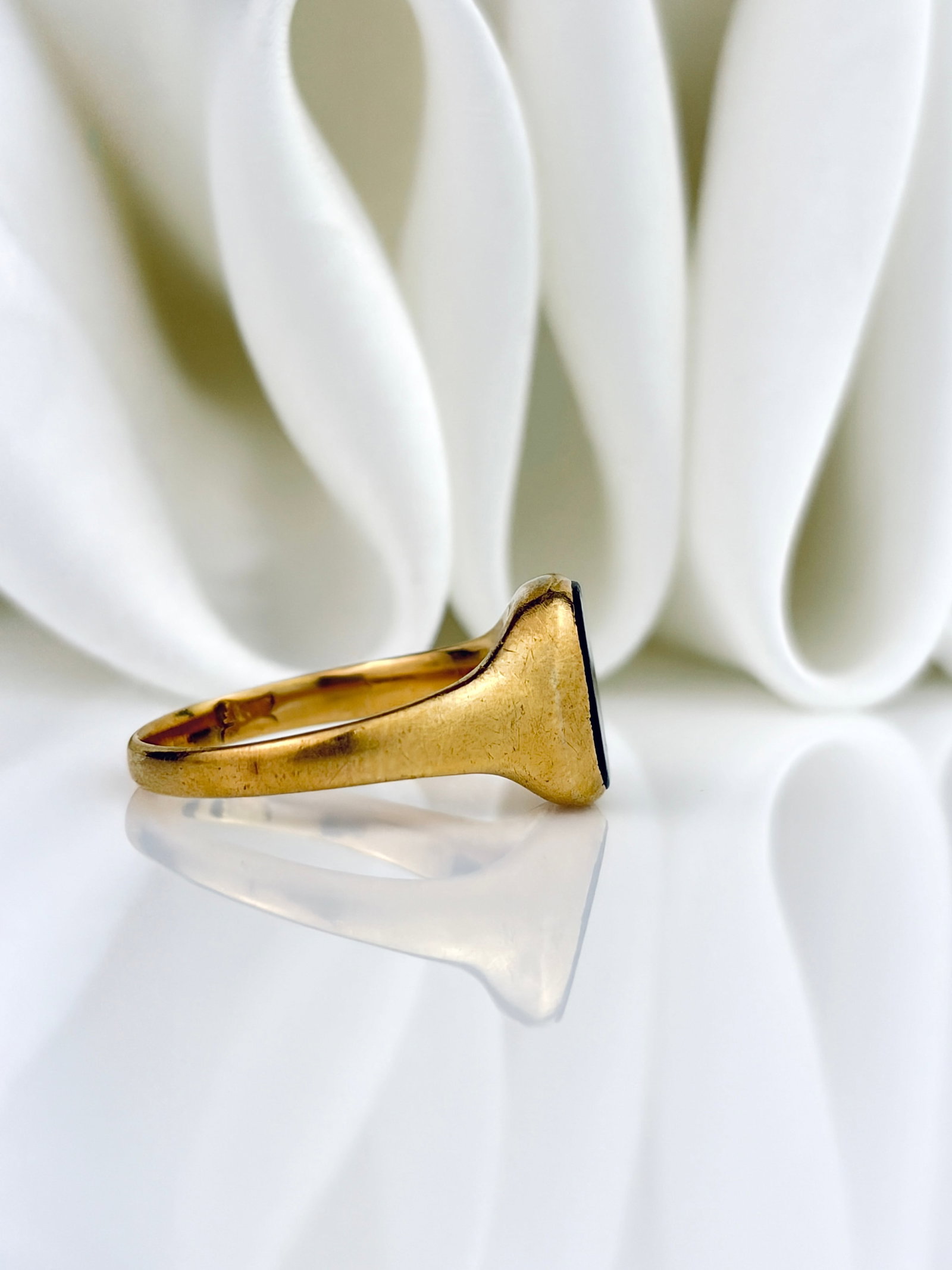 SMALL SIZE ANTIQUE 18CT YELLOW GOLD BLOODSTONE SIGNET RING - 2