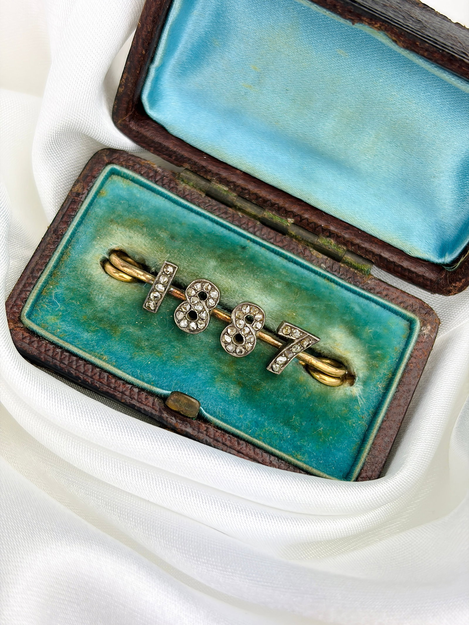 ANTIQUE BOXED GOLD '1887' DIAMOND YEAR BROOCH (1 of 6)