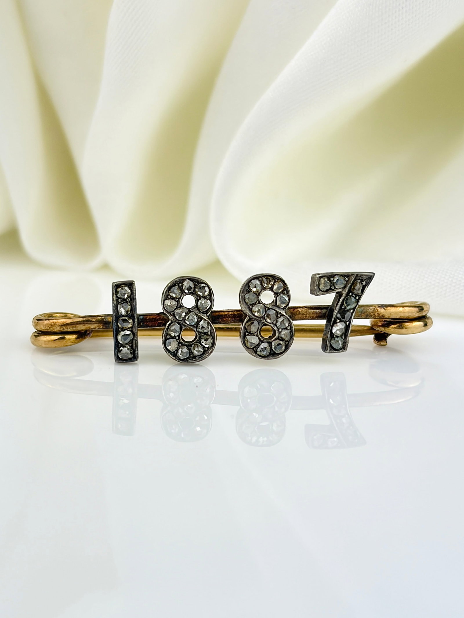 ANTIQUE BOXED GOLD '1887' DIAMOND YEAR BROOCH - 5