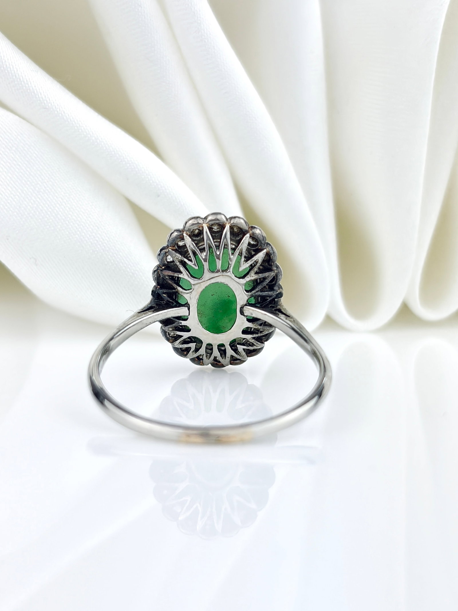 ANTIQUE ART DECO PLATINUM CABOCHON JADE AND DIAMOND CLUSTER RING - 3