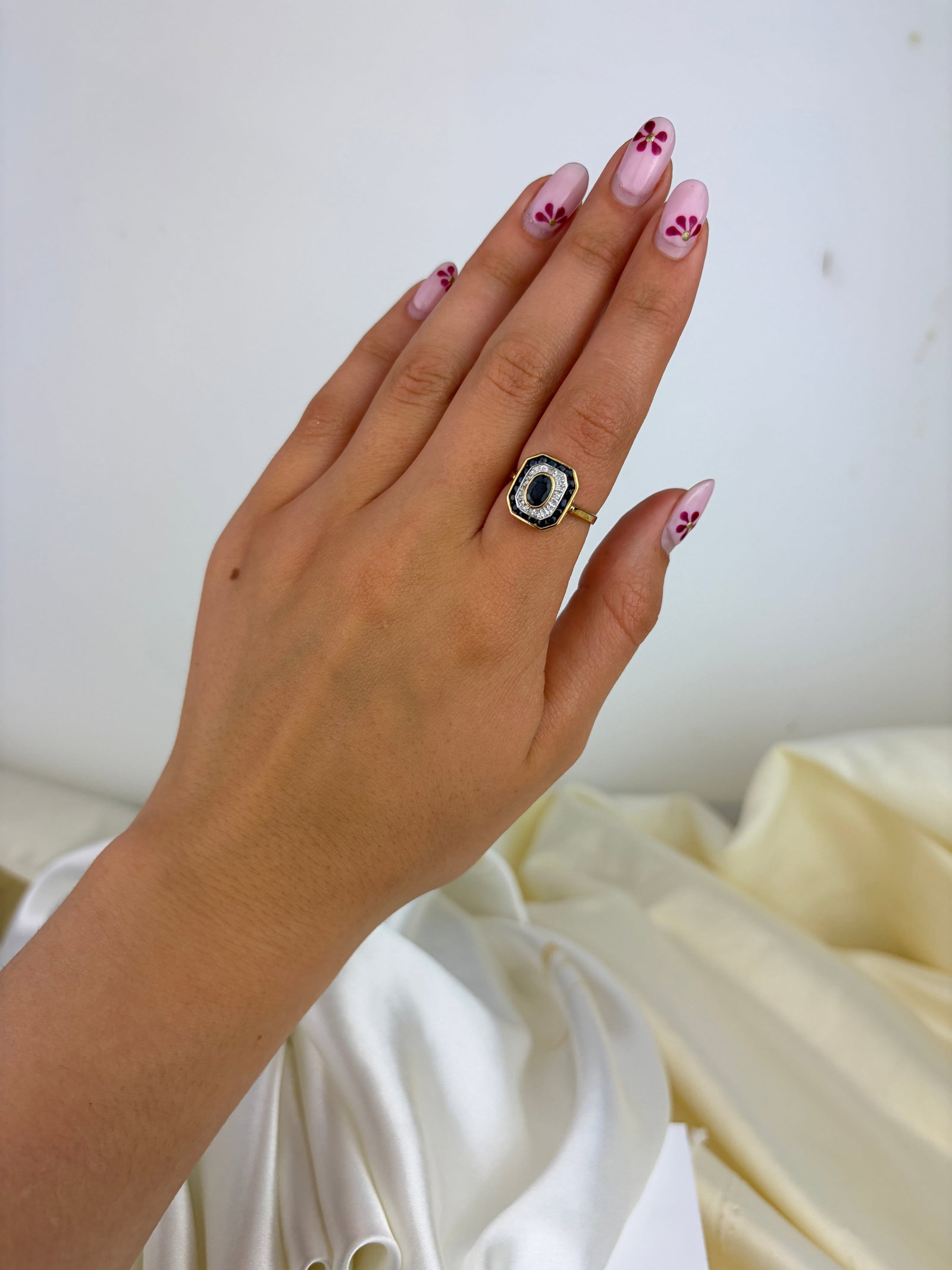 VINTAGE 9CT YELLOW GOLD SAPPHIRE AND DIAMOND PANEL RING - 7