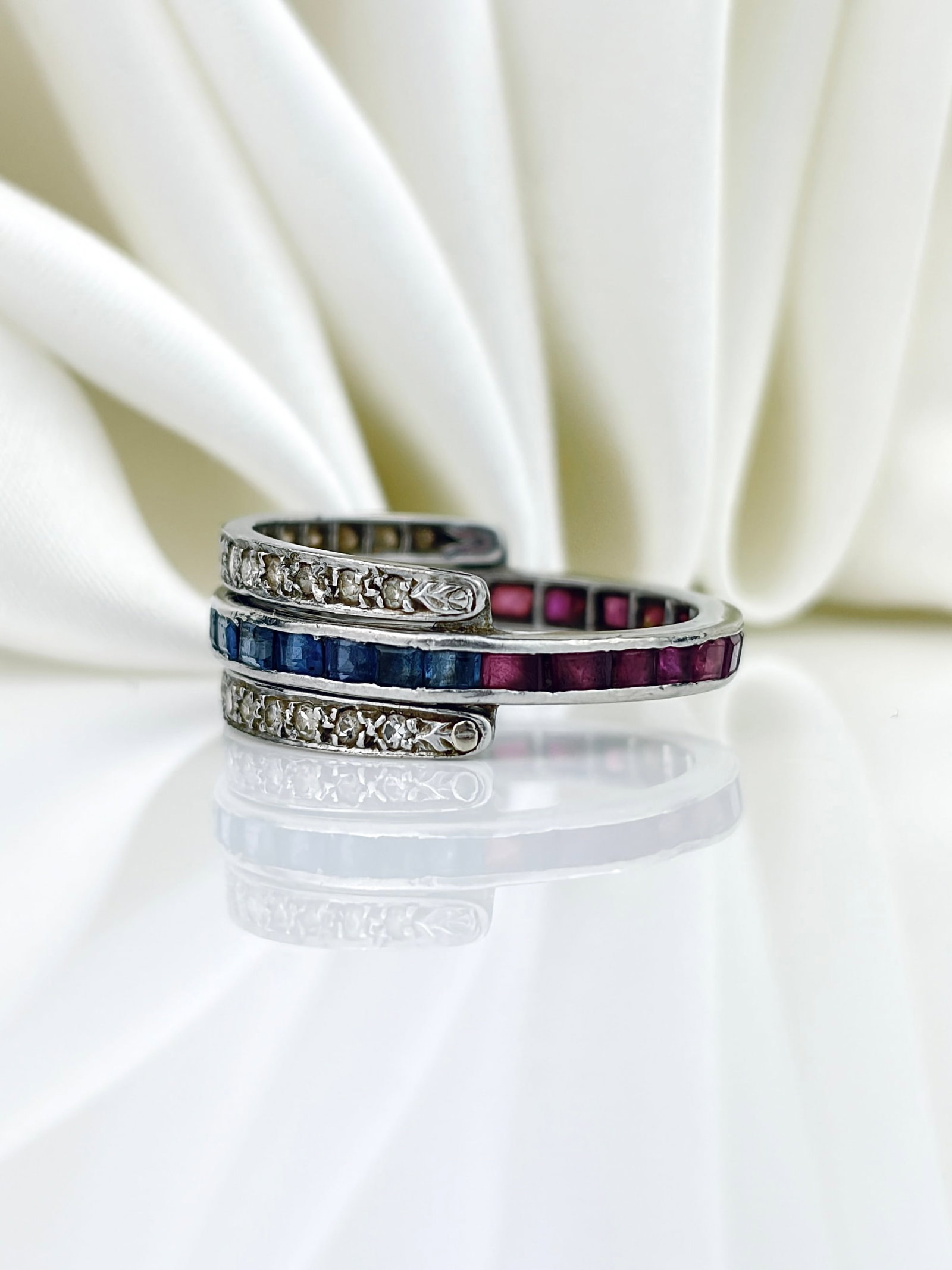ART DECO RUBY, SAPPHIRE AND DIAMOND DAY AND NIGHT FLIP RING IN PLATINUM - 3