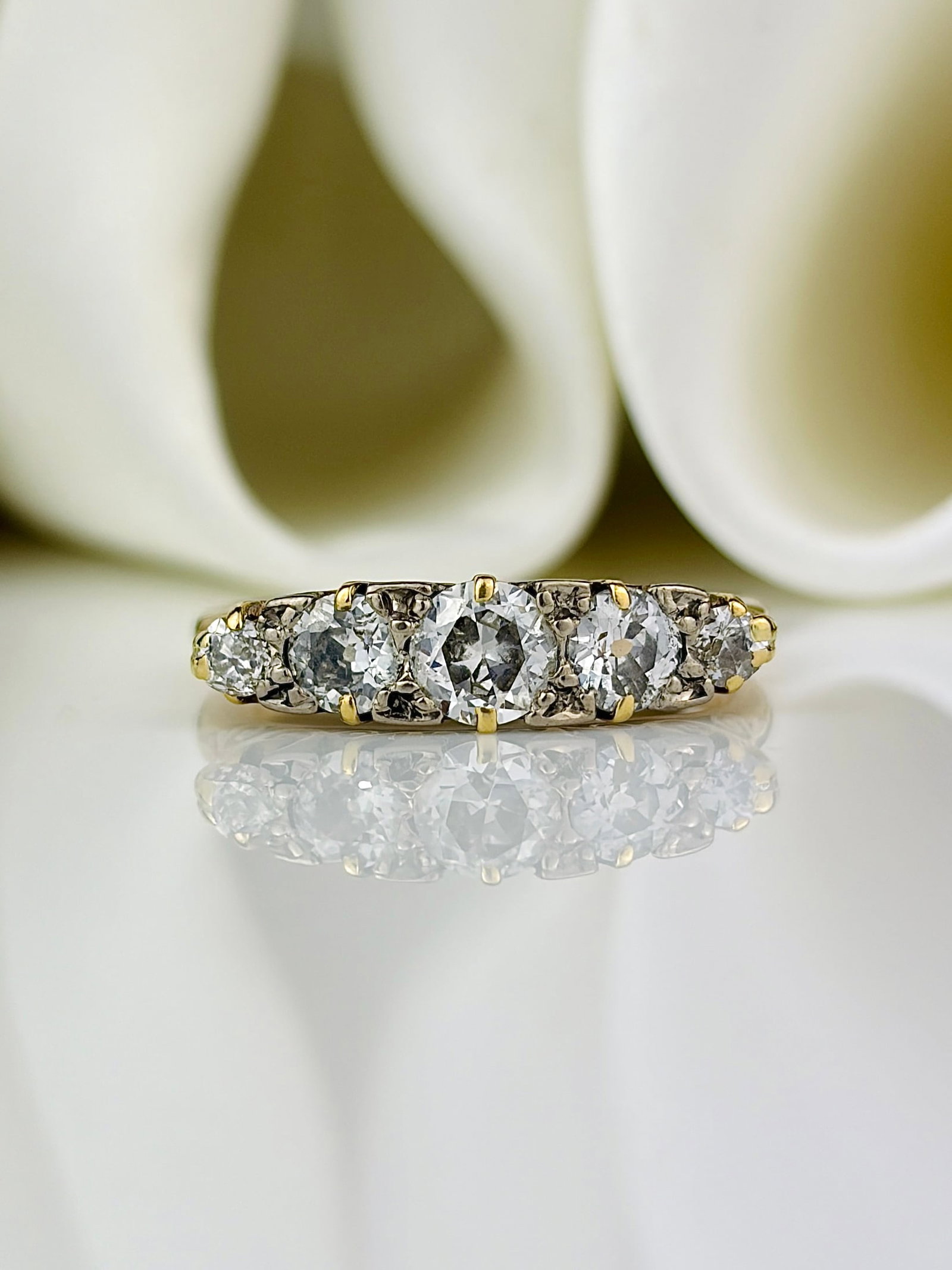 Edwardian 95pts Diamond and 18 Carat Gold Five-Stone Band Ring: Edwardian 95pts Diamond and 18 Carat Gold Five-Stone Band Ring Set in this 18carat gold ring are five diamonds. Diamond total of this ring is 95pts. The diamond is also set with pairs of diamond point