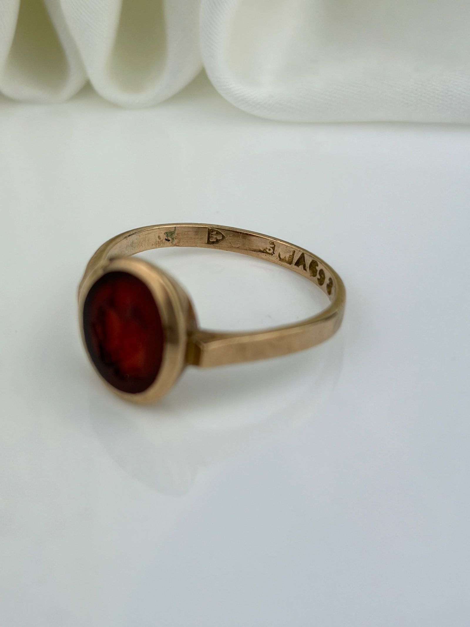 ANTIQUE BOXED 9CT YELLOW GOLD CARVED CARNELIAN INTAGLIO RING - 5