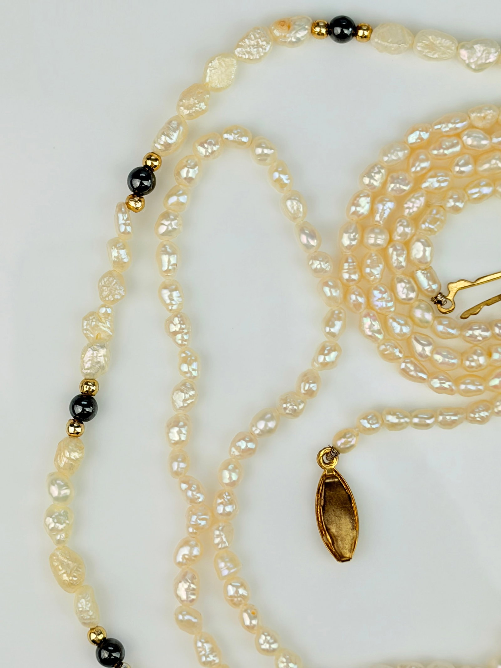 MIXED LOT - 3X PEARL NECKLACES - 4