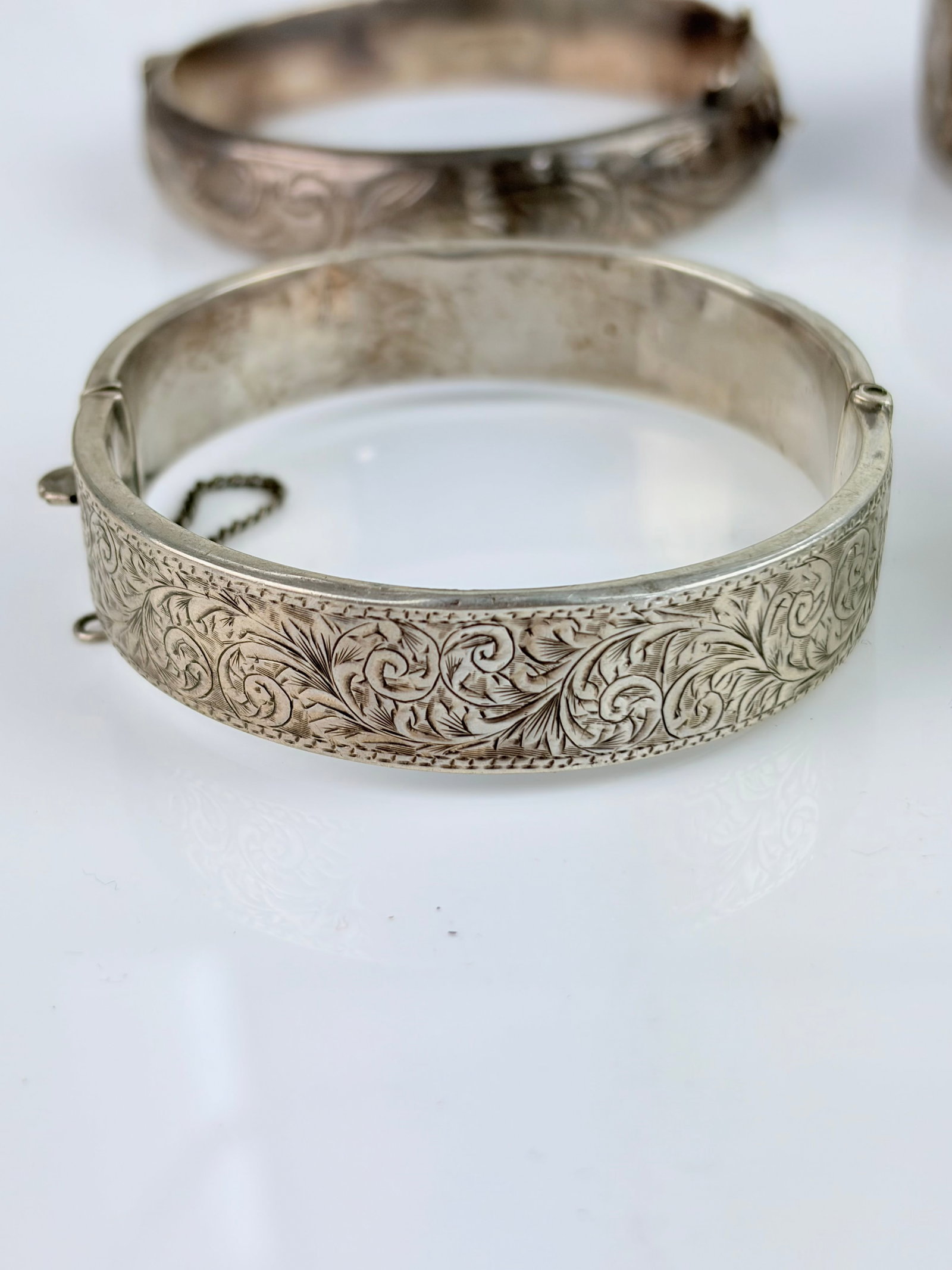 MIXED LOT - 4X SILVER BANGLES AF - 4