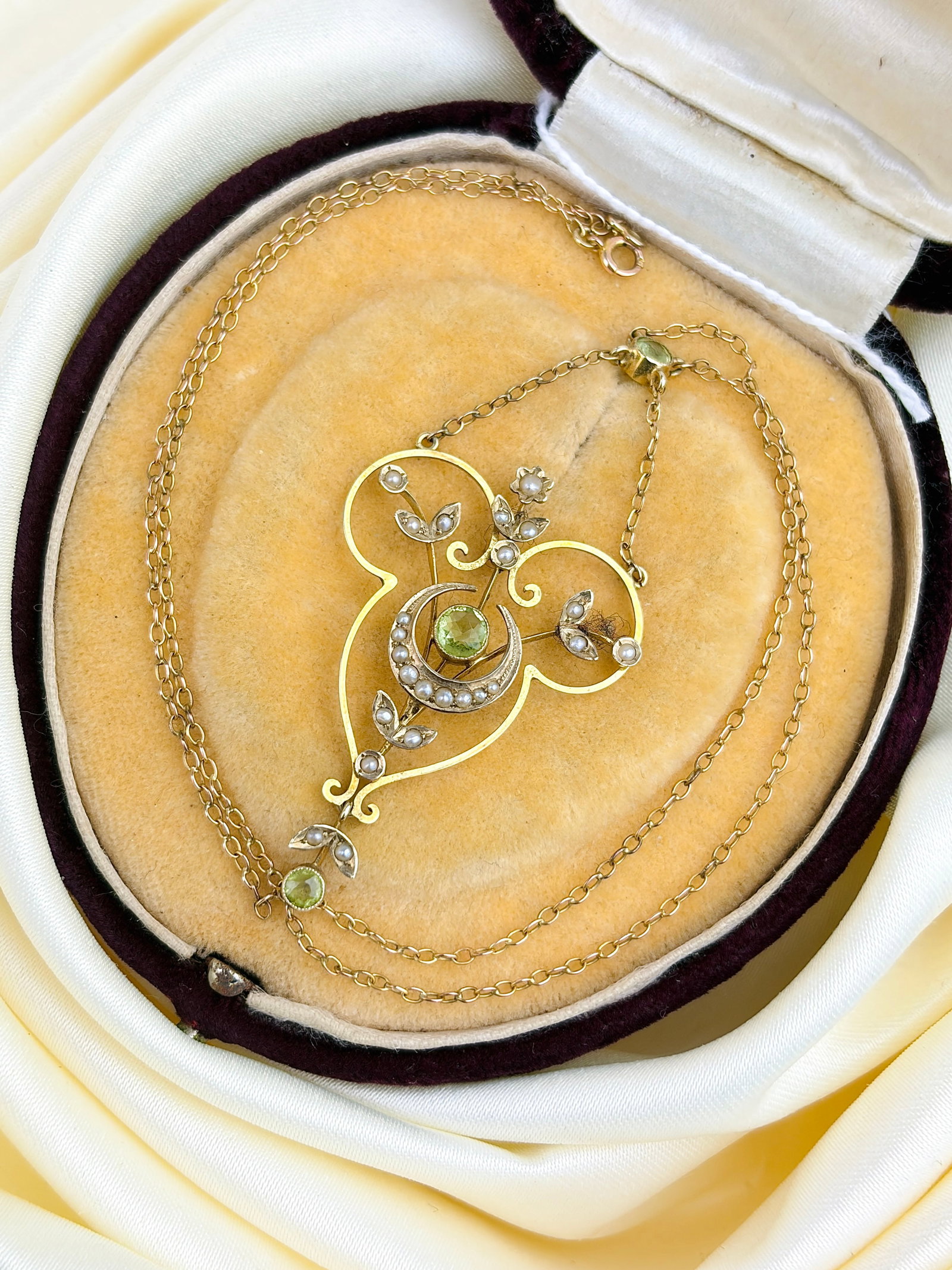 ANTIQUE BOXED EDWARDIAN 9CT YELLOW GOLD PERIDOT AND PEARL ORNATE PENDANT: ANTIQUE BOXED EDWARDIAN 9CT YELLOW GOLD PERIDOT AND PEARL ORNATE PENDANT Stunning necklace with an ornate design, with three peridots, and a pearl crescent, flowers and leaves!