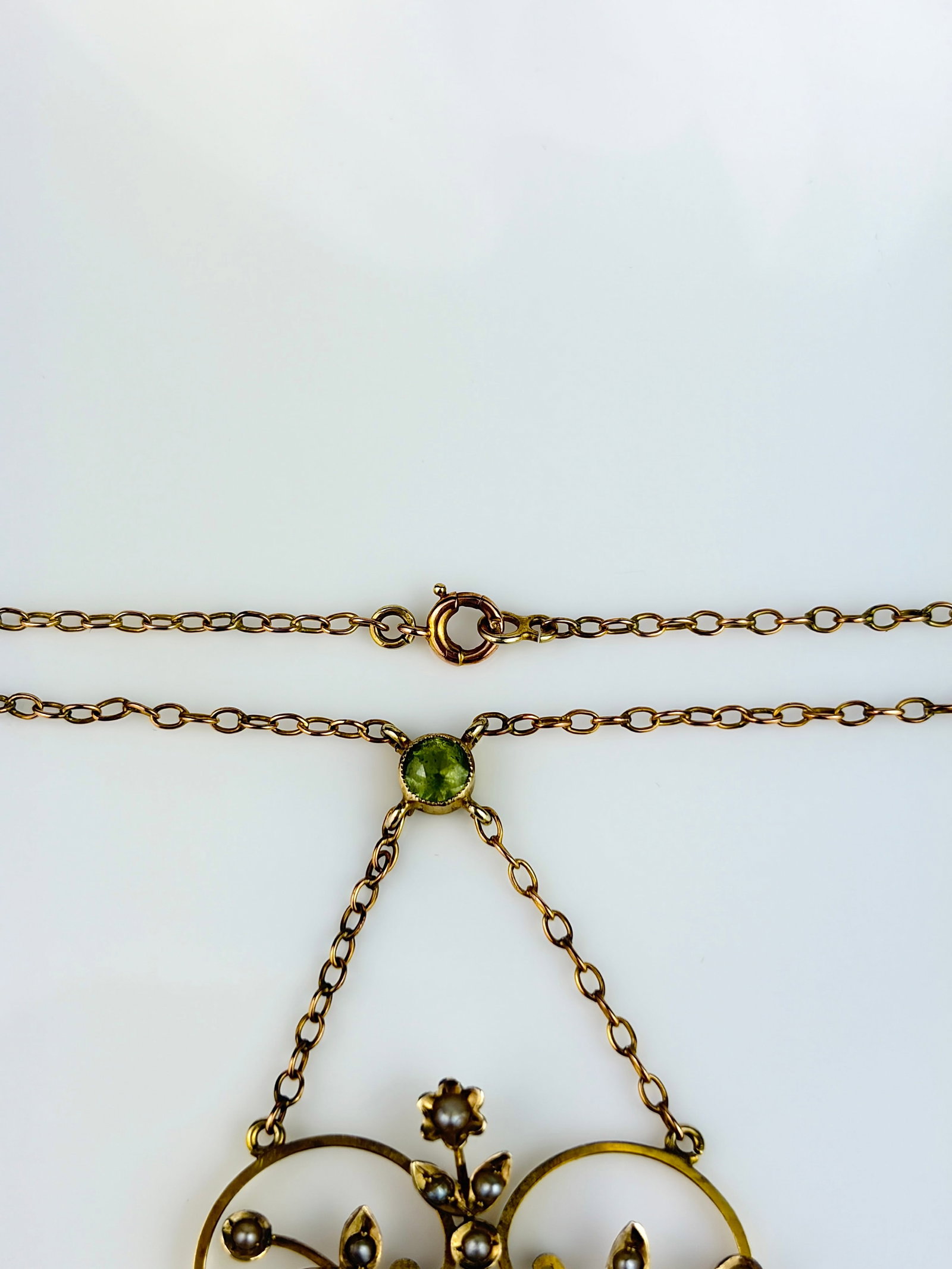 ANTIQUE BOXED EDWARDIAN 9CT YELLOW GOLD PERIDOT AND PEARL ORNATE PENDANT - 6